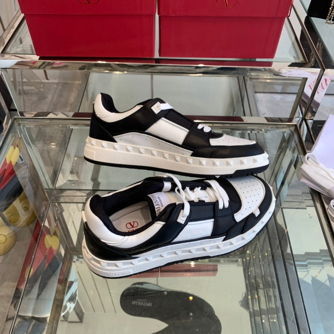 LuxluxHouse Best Quality Shoes Valentino