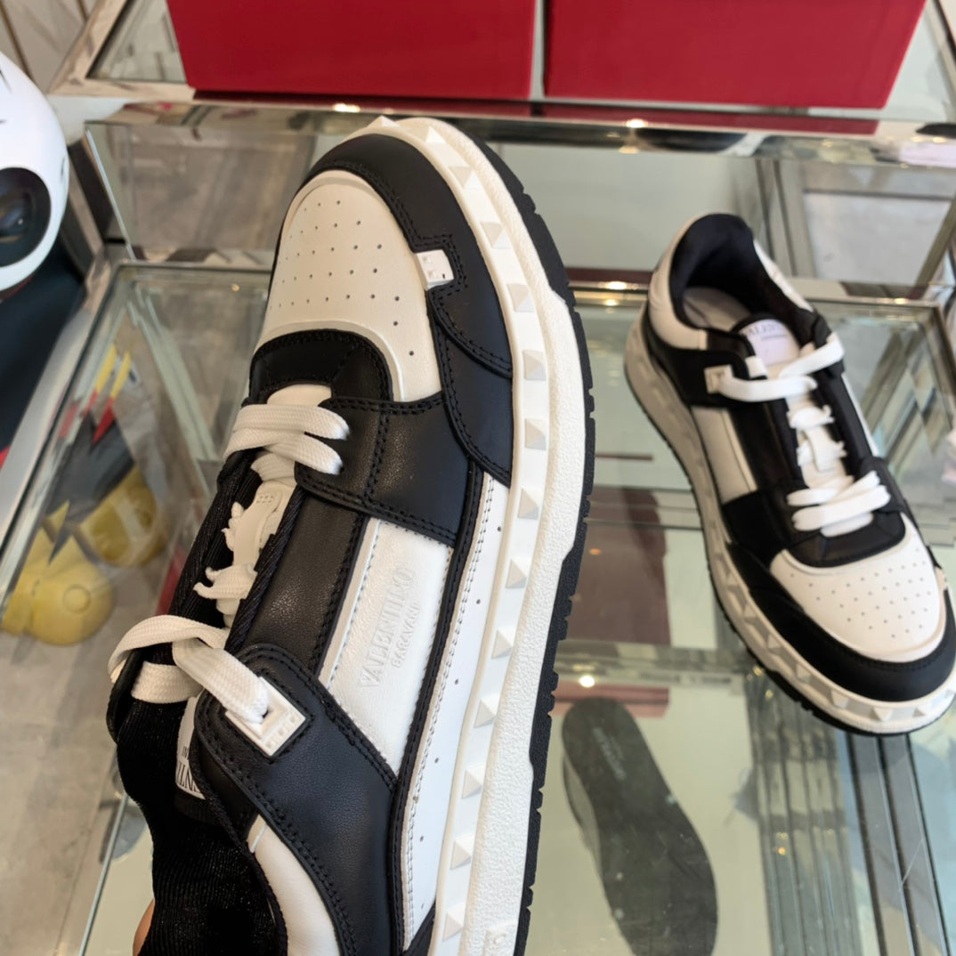 LuxluxHouse Best Quality Shoes Valentino