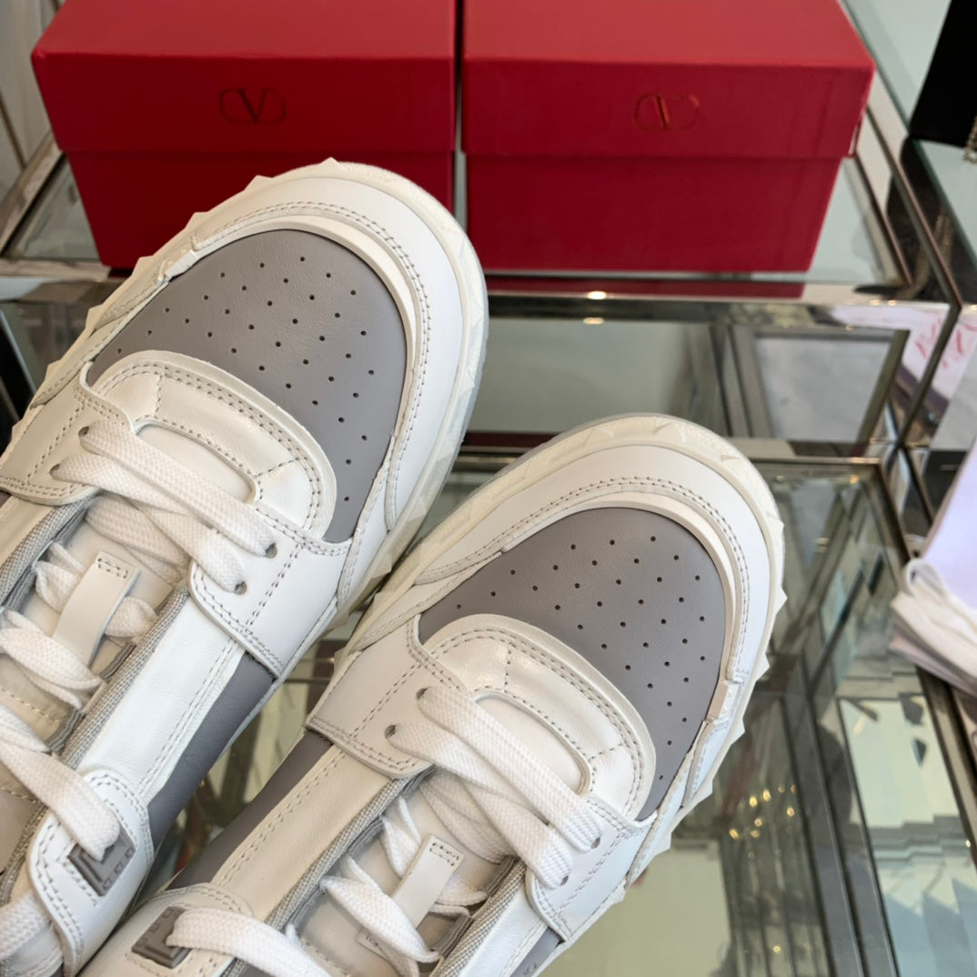 LuxluxHouse Best Quality Shoes Valentino