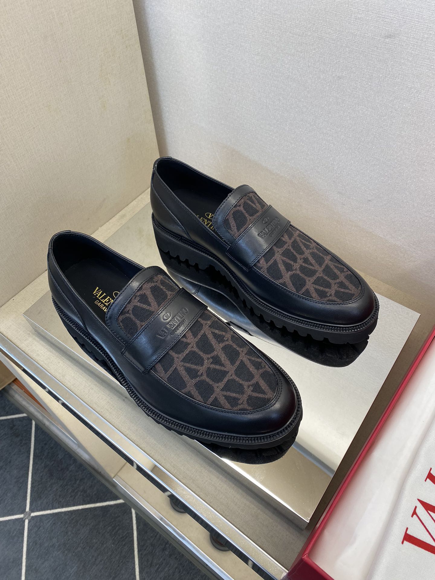LuxluxHouse Best Quality Shoes Valentino