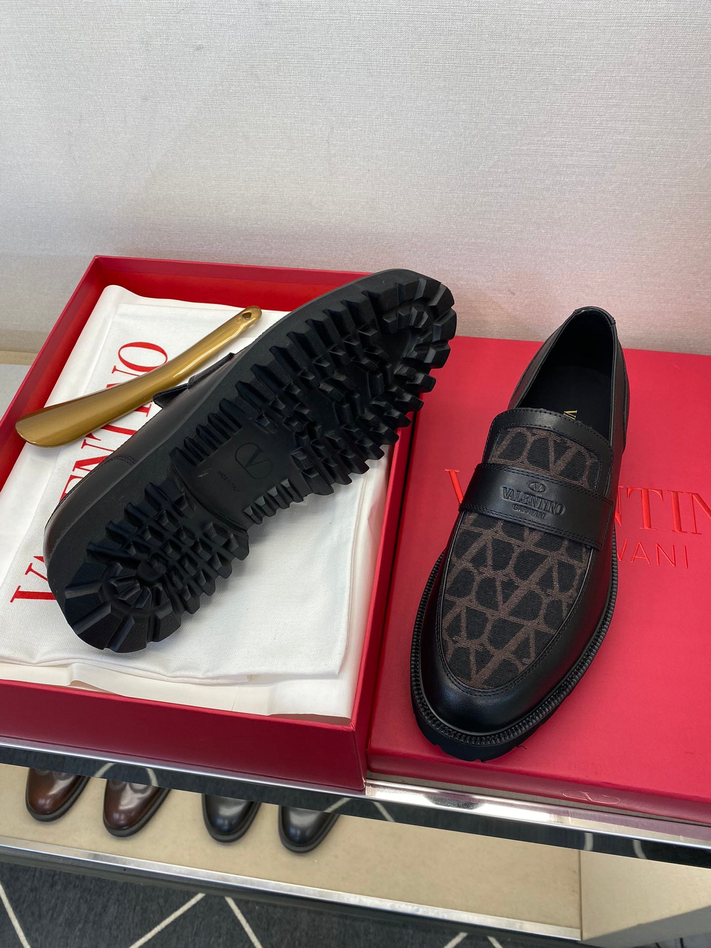 LuxluxHouse Best Quality Shoes Valentino