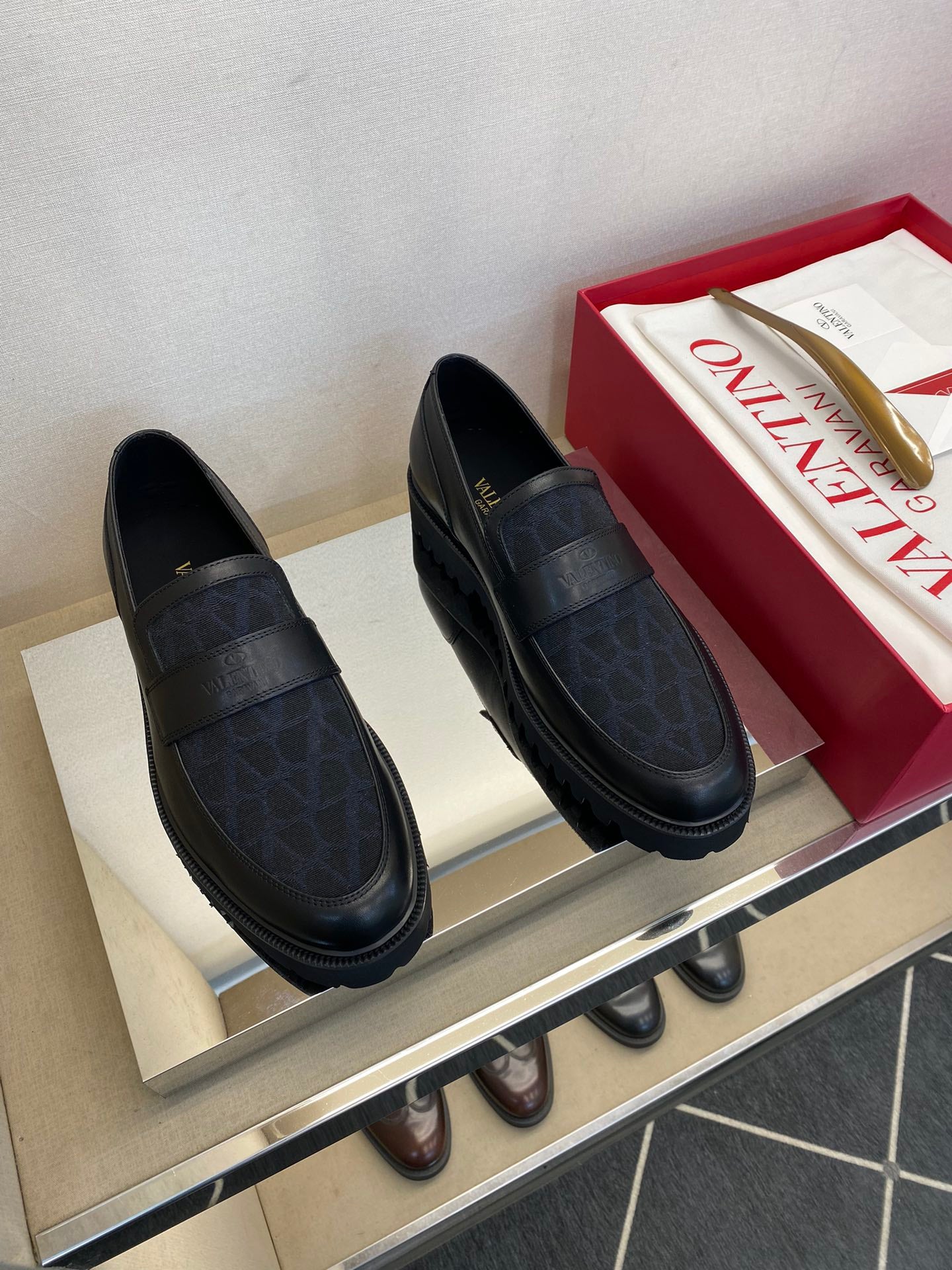 LuxluxHouse Best Quality Shoes Valentino
