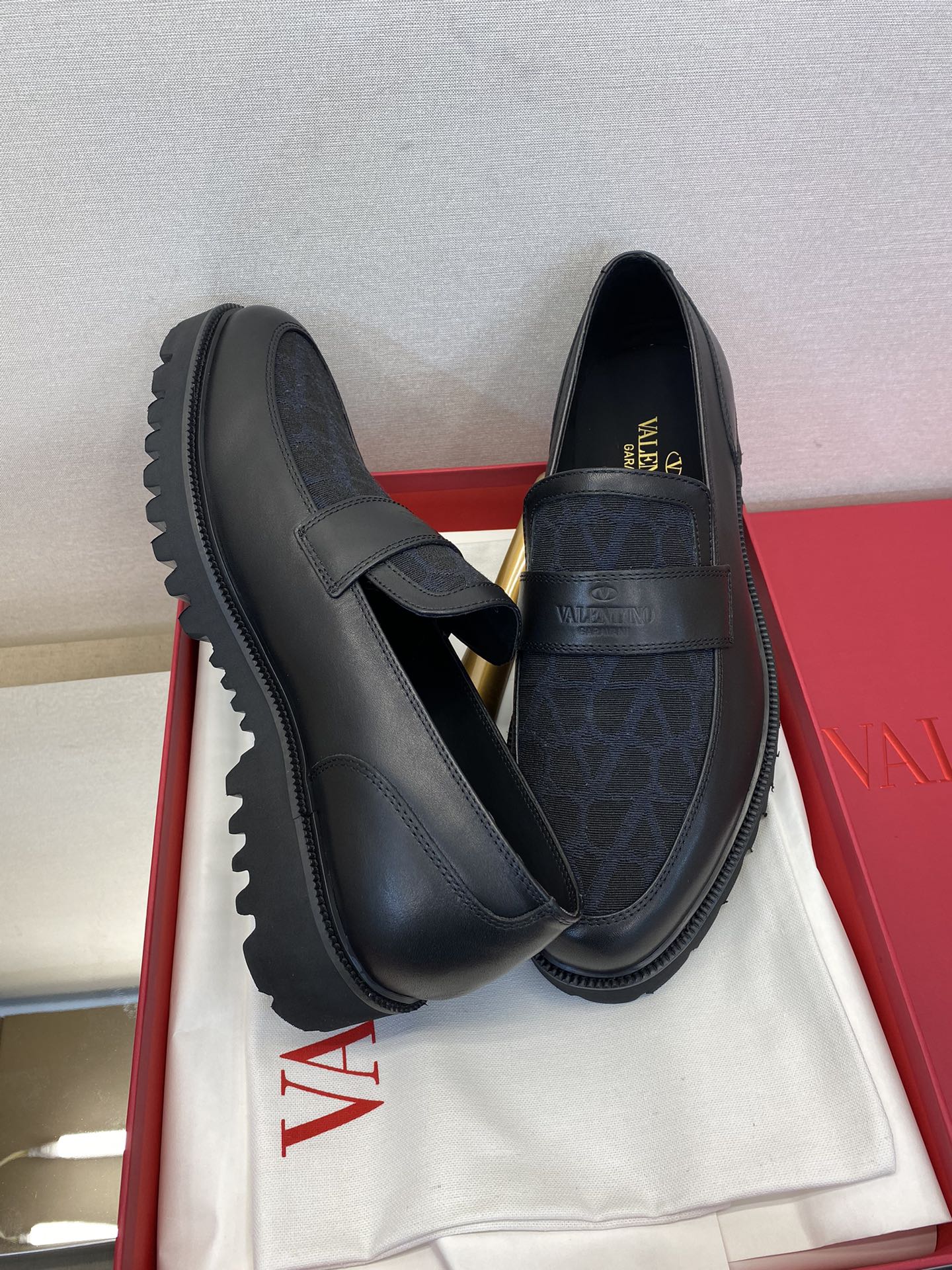 LuxluxHouse Best Quality Shoes Valentino
