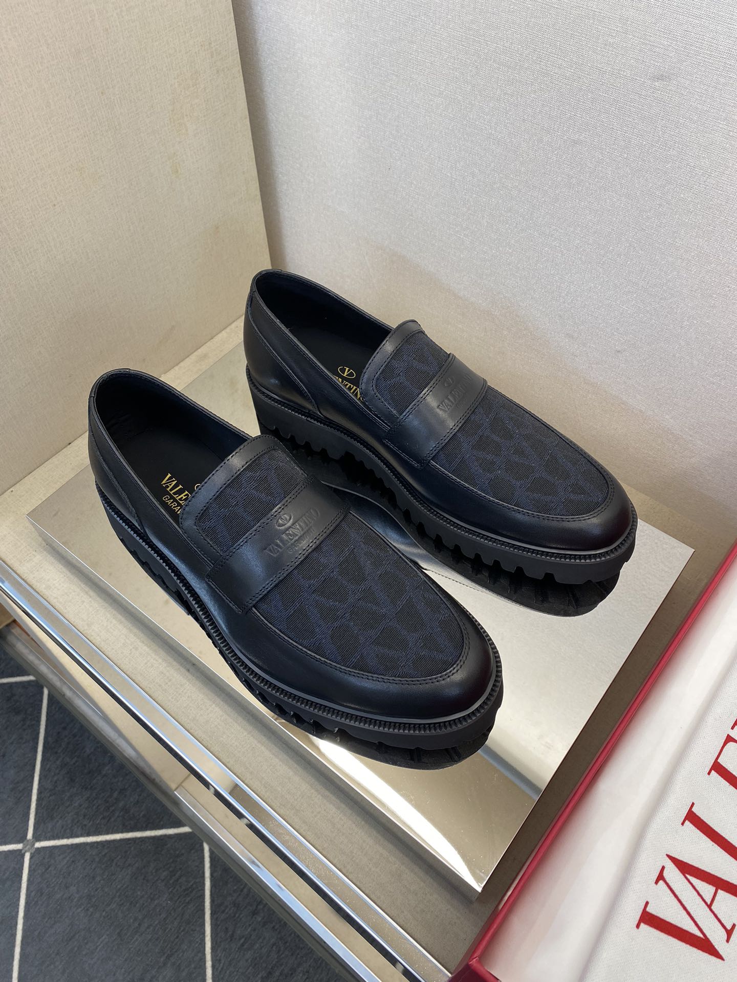 LuxluxHouse Best Quality Shoes Valentino