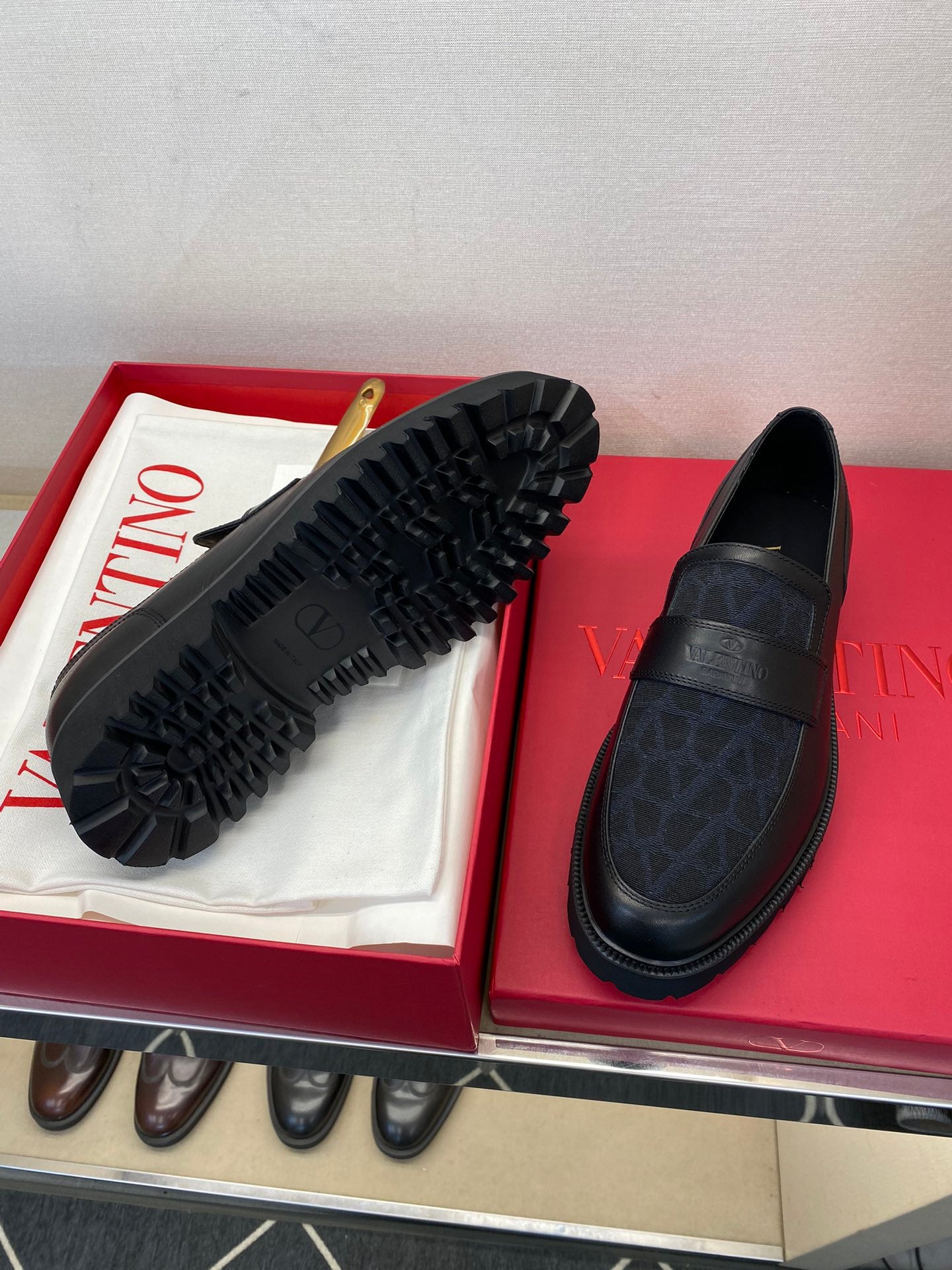 LuxluxHouse Best Quality Shoes Valentino