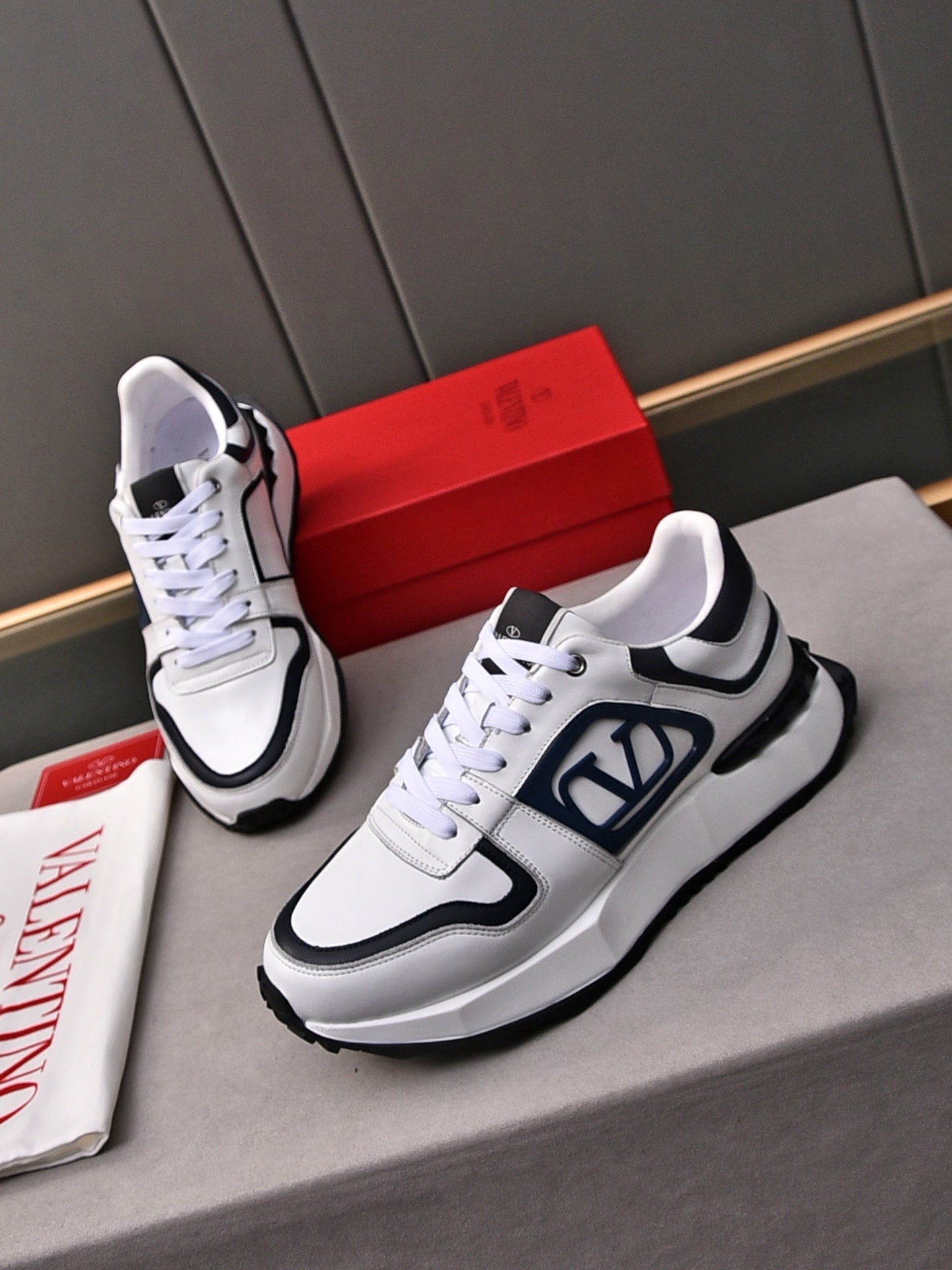 LuxluxHouse Best Quality Shoes Valentino