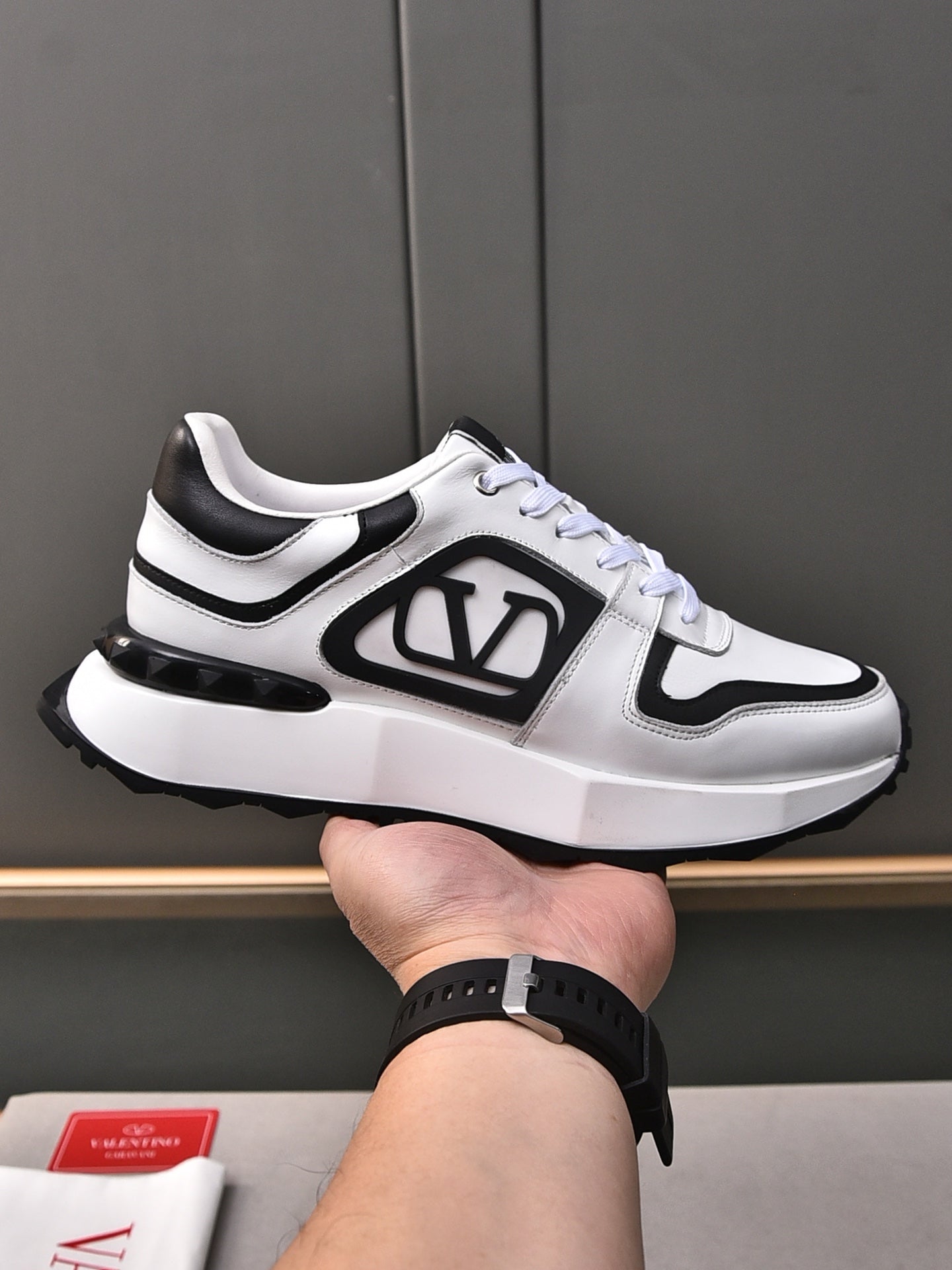 LuxluxHouse Best Quality Shoes Valentino