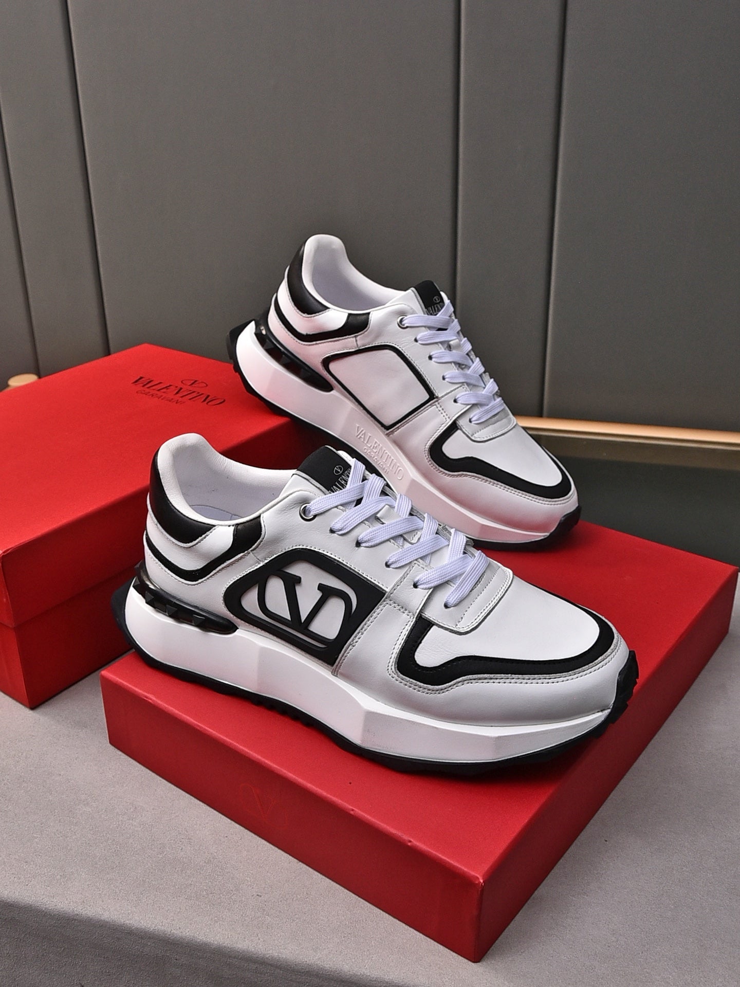 LuxluxHouse Best Quality Shoes Valentino