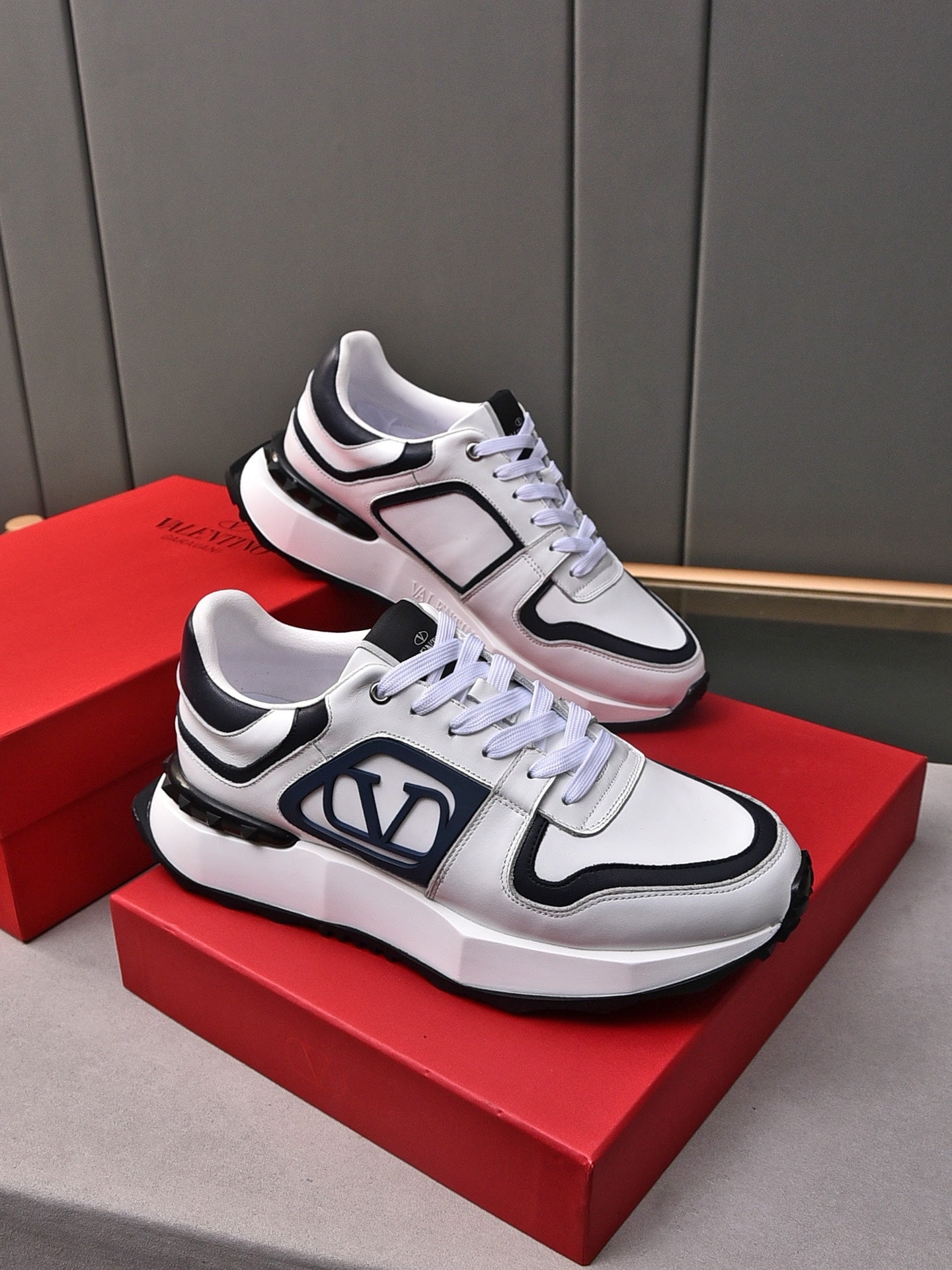 LuxluxHouse Best Quality Shoes Valentino