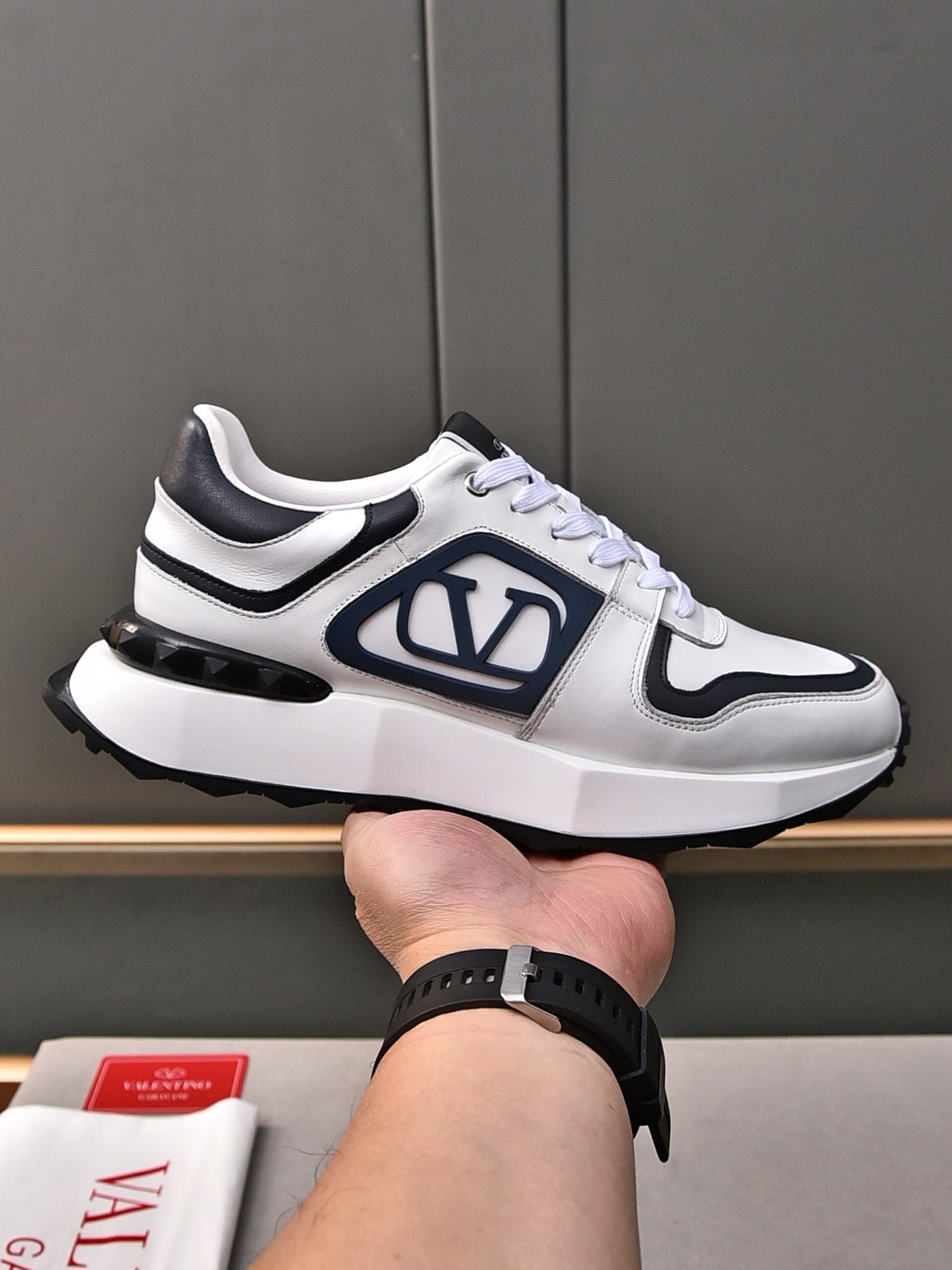 LuxluxHouse Best Quality Shoes Valentino