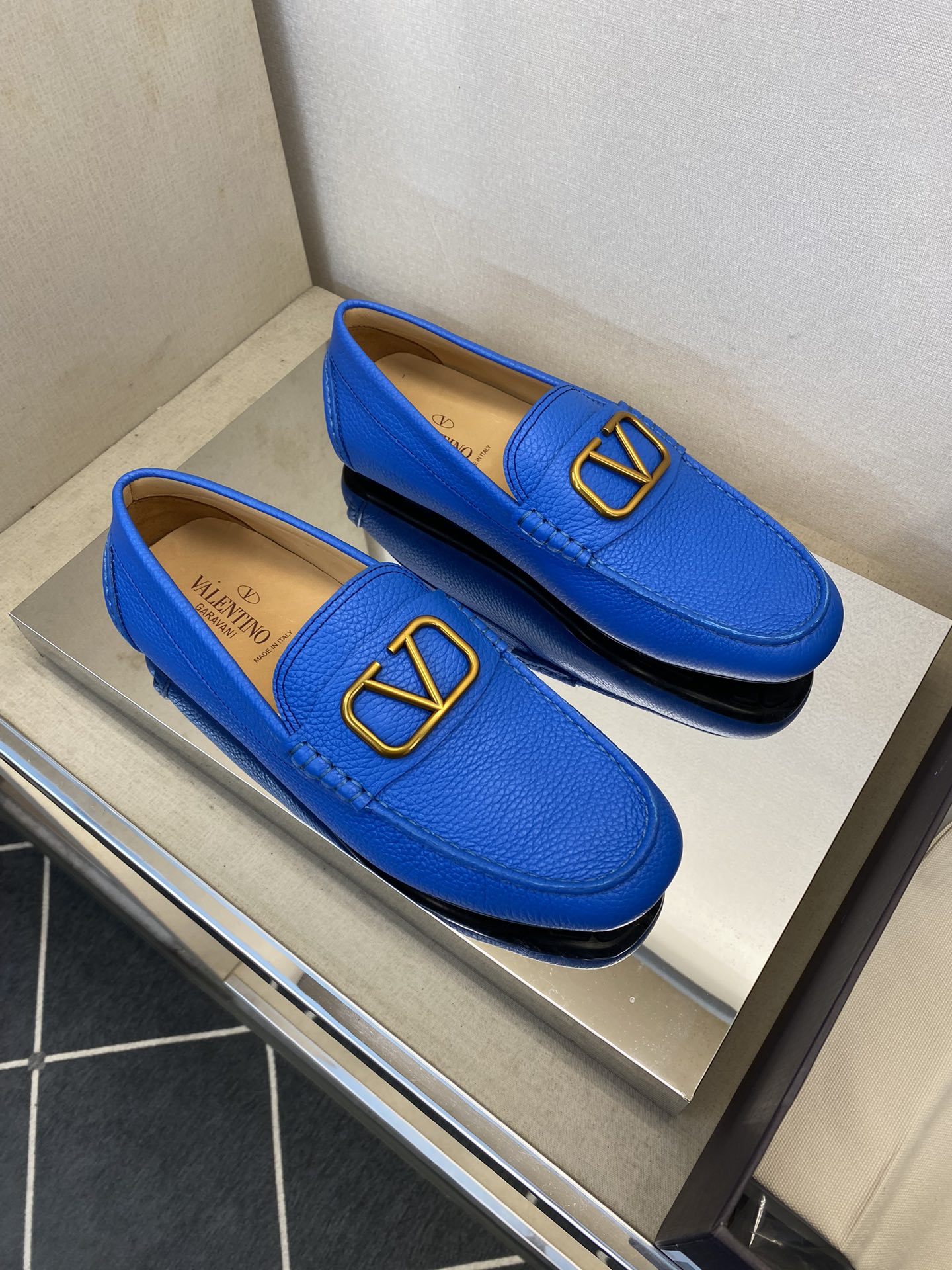 LuxluxHouse Best Quality Shoes Valentino