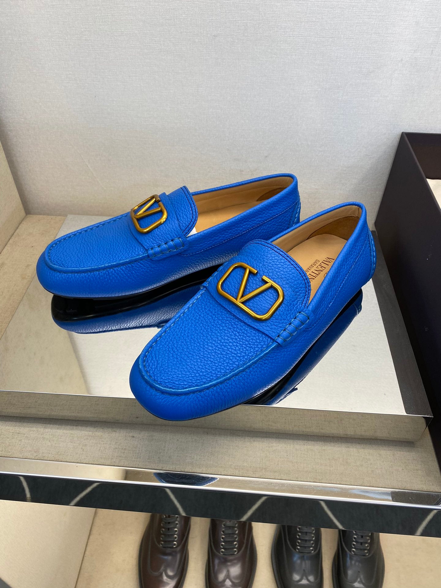 LuxluxHouse Best Quality Shoes Valentino