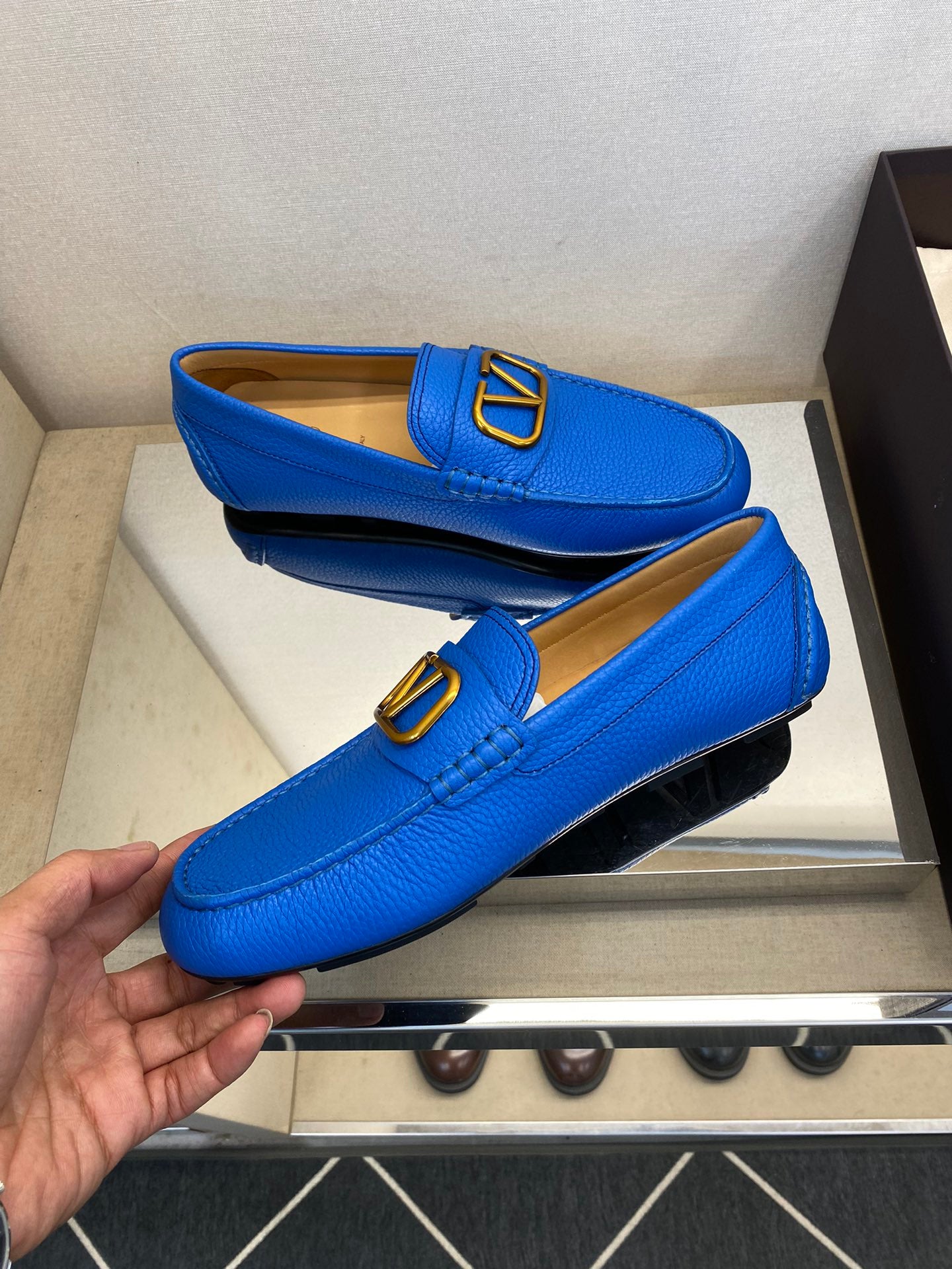 LuxluxHouse Best Quality Shoes Valentino