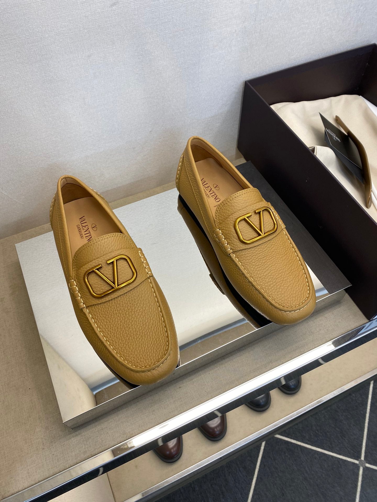 LuxluxHouse Best Quality Shoes Valentino