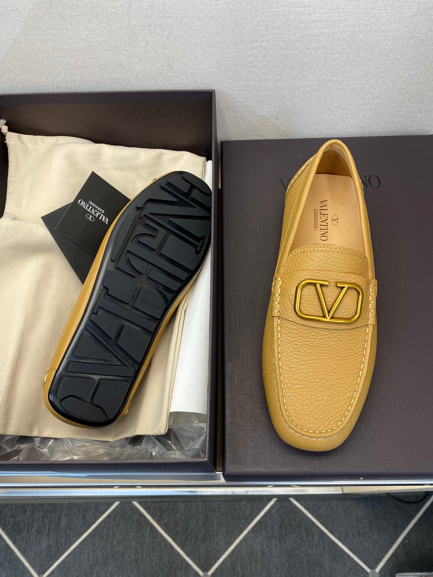 LuxluxHouse Best Quality Shoes Valentino