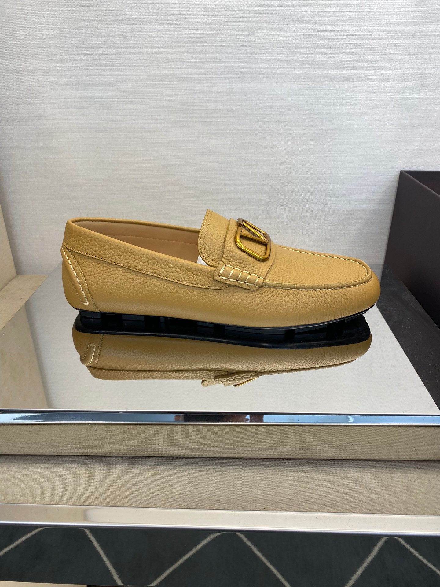 LuxluxHouse Best Quality Shoes Valentino