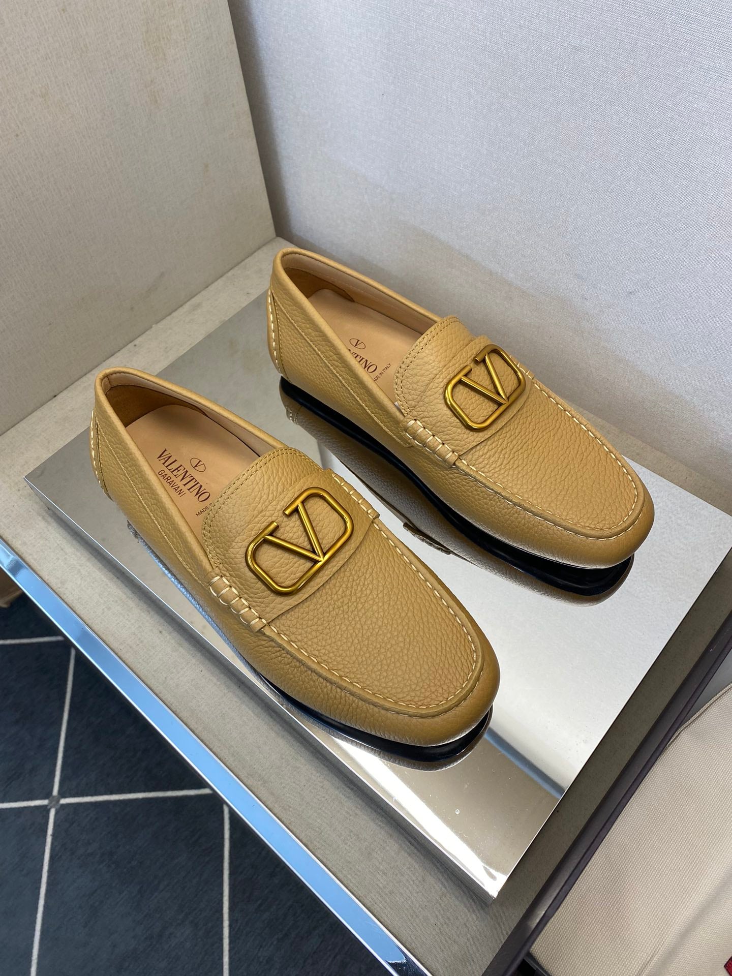 LuxluxHouse Best Quality Shoes Valentino