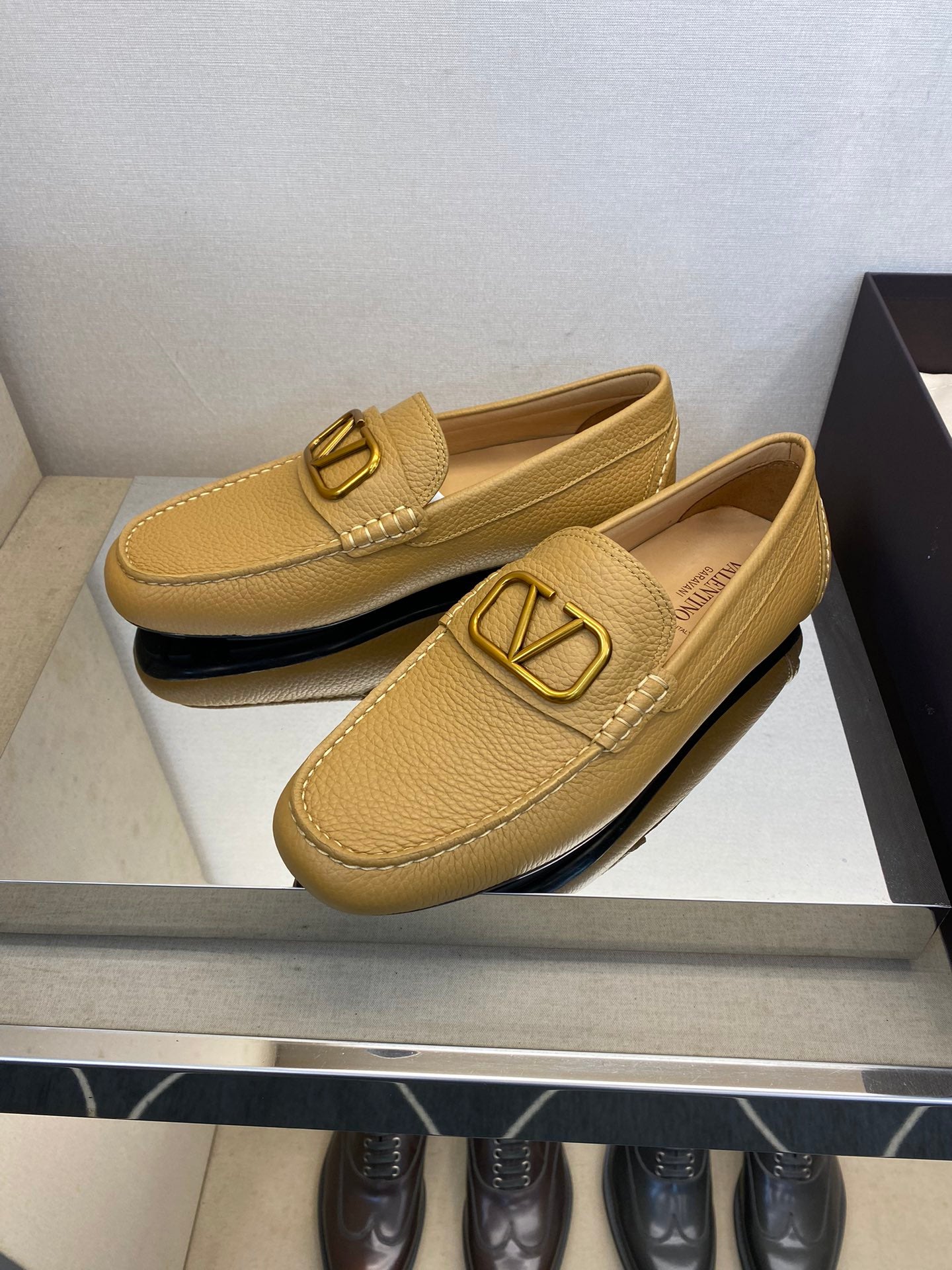 LuxluxHouse Best Quality Shoes Valentino