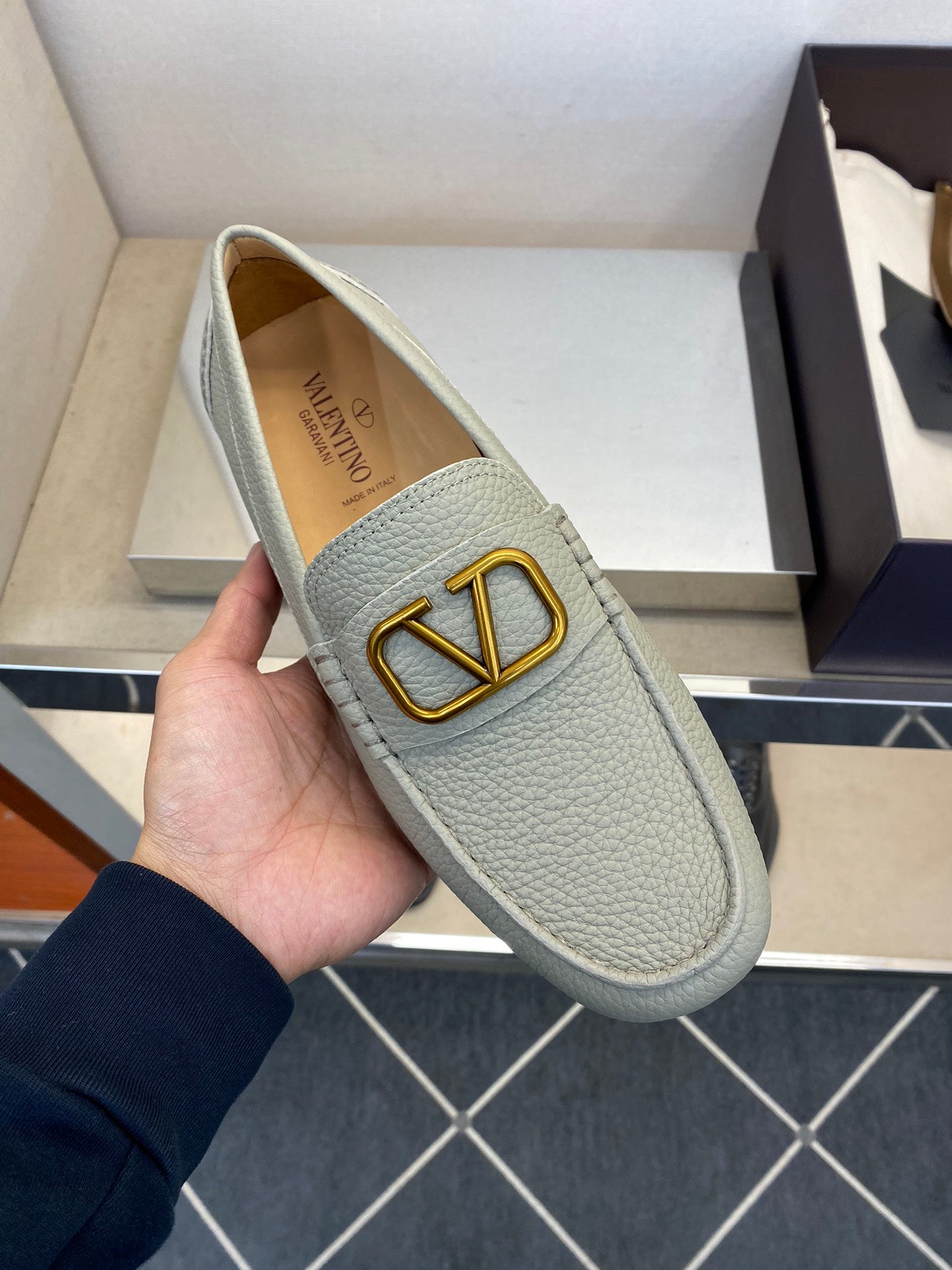 LuxluxHouse Best Quality Shoes Valentino