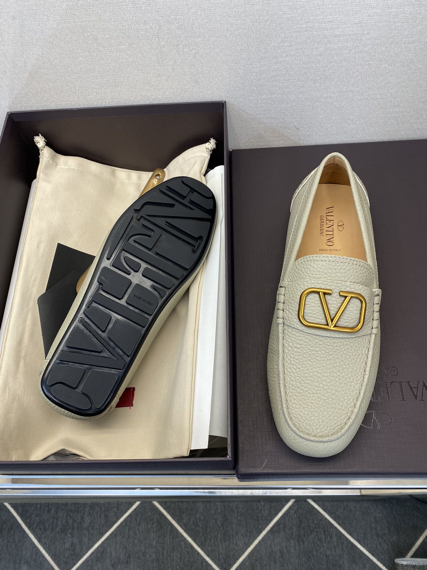 LuxluxHouse Best Quality Shoes Valentino