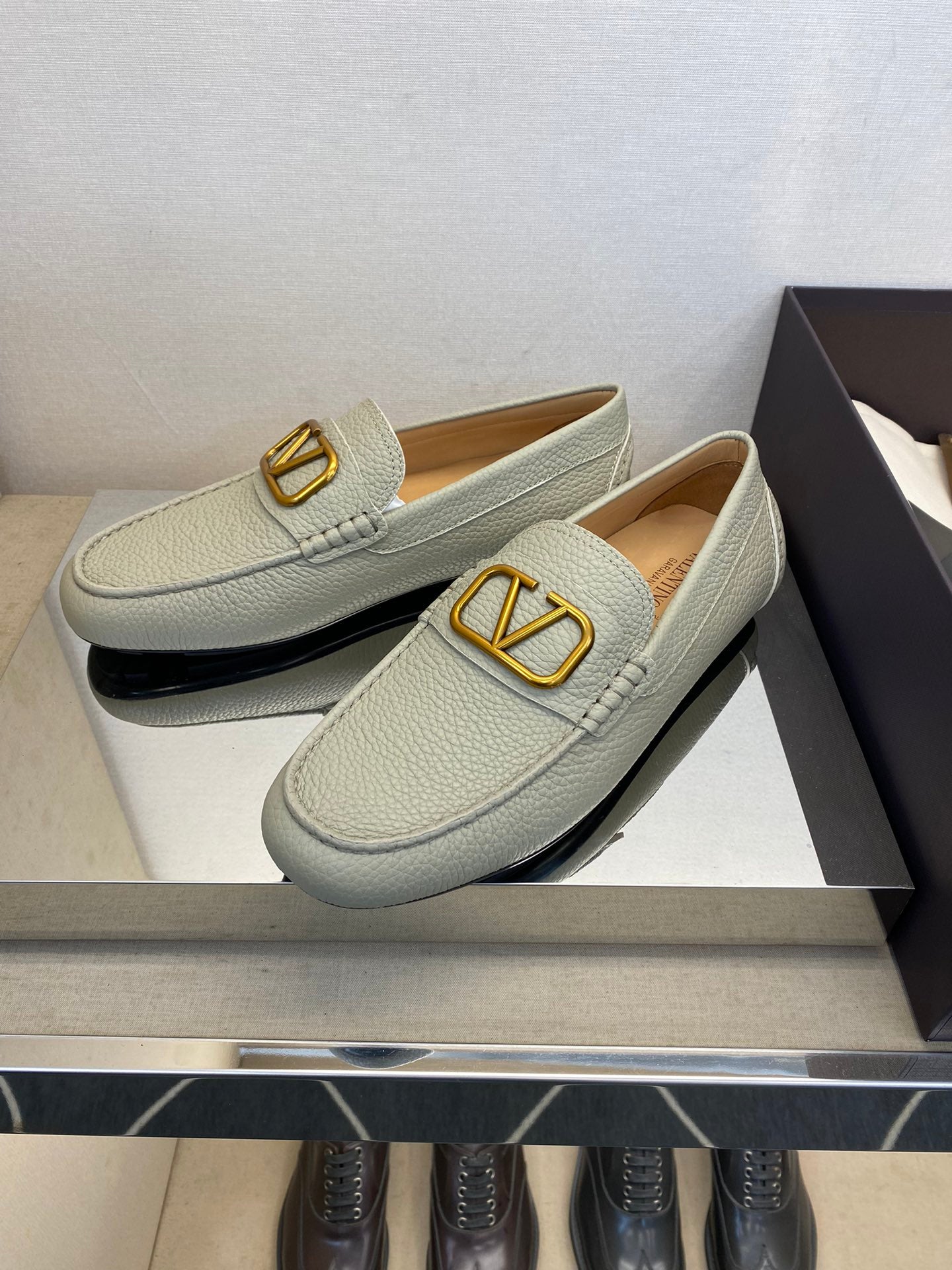 LuxluxHouse Best Quality Shoes Valentino