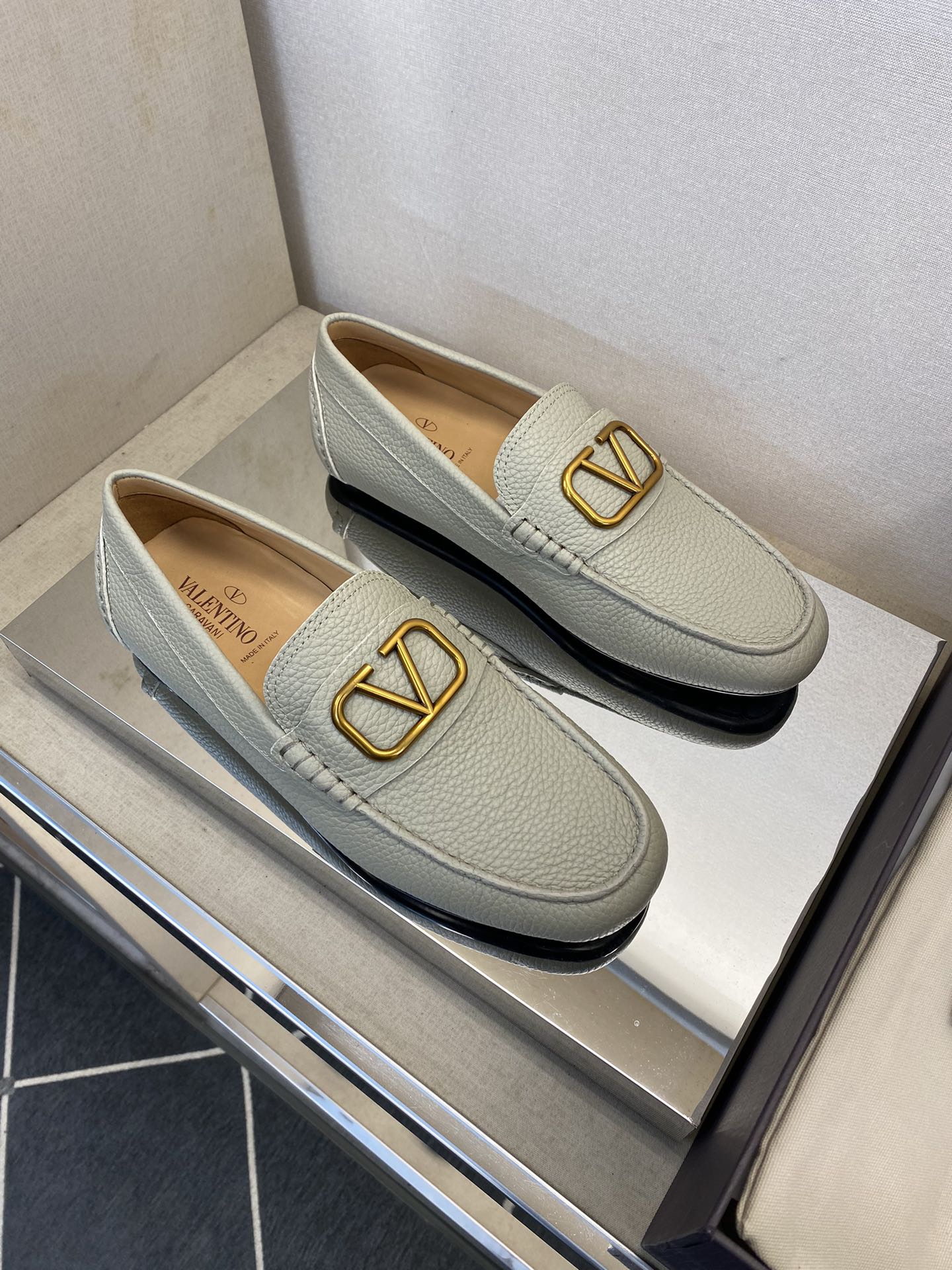 LuxluxHouse Best Quality Shoes Valentino