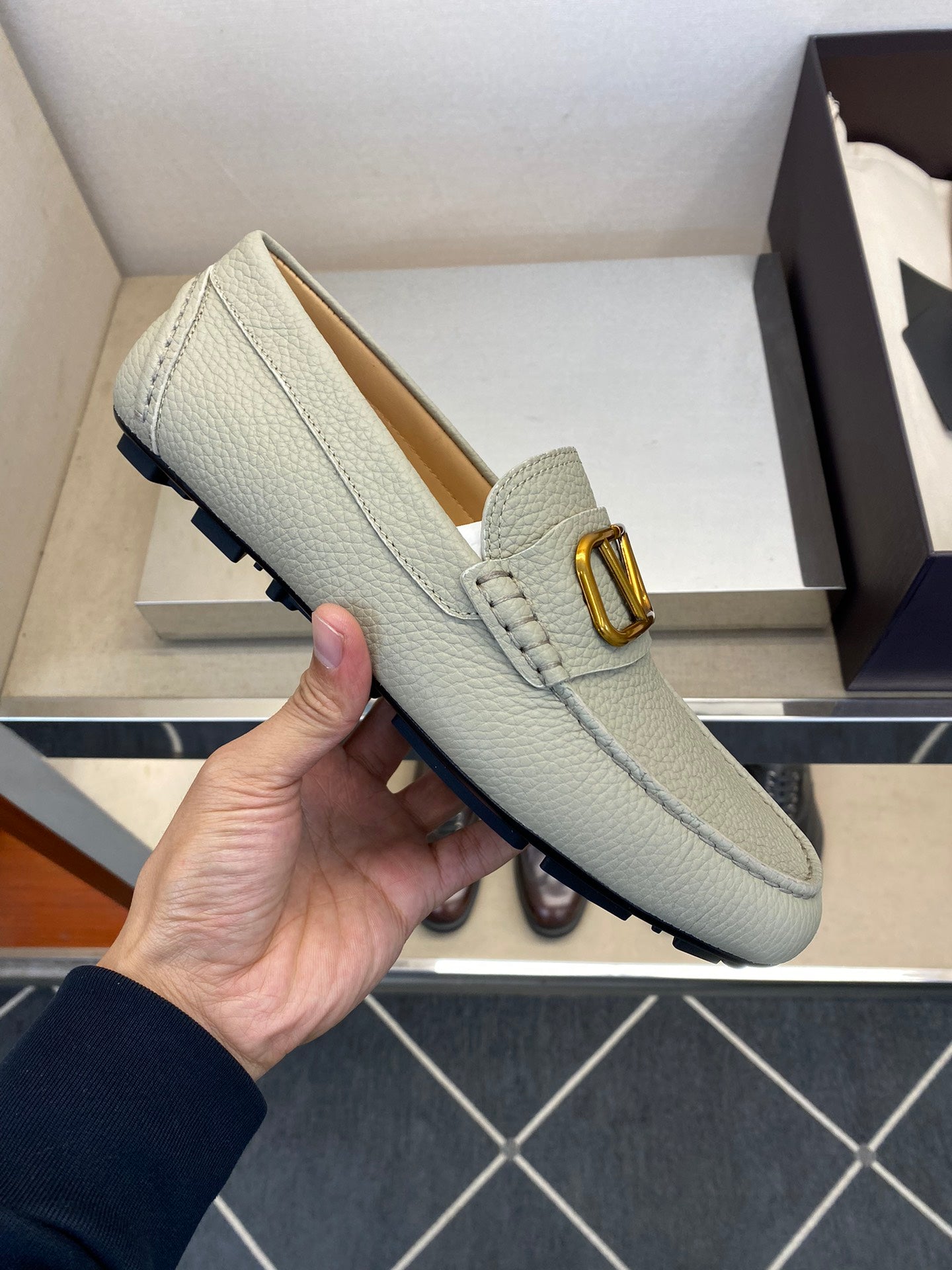 LuxluxHouse Best Quality Shoes Valentino