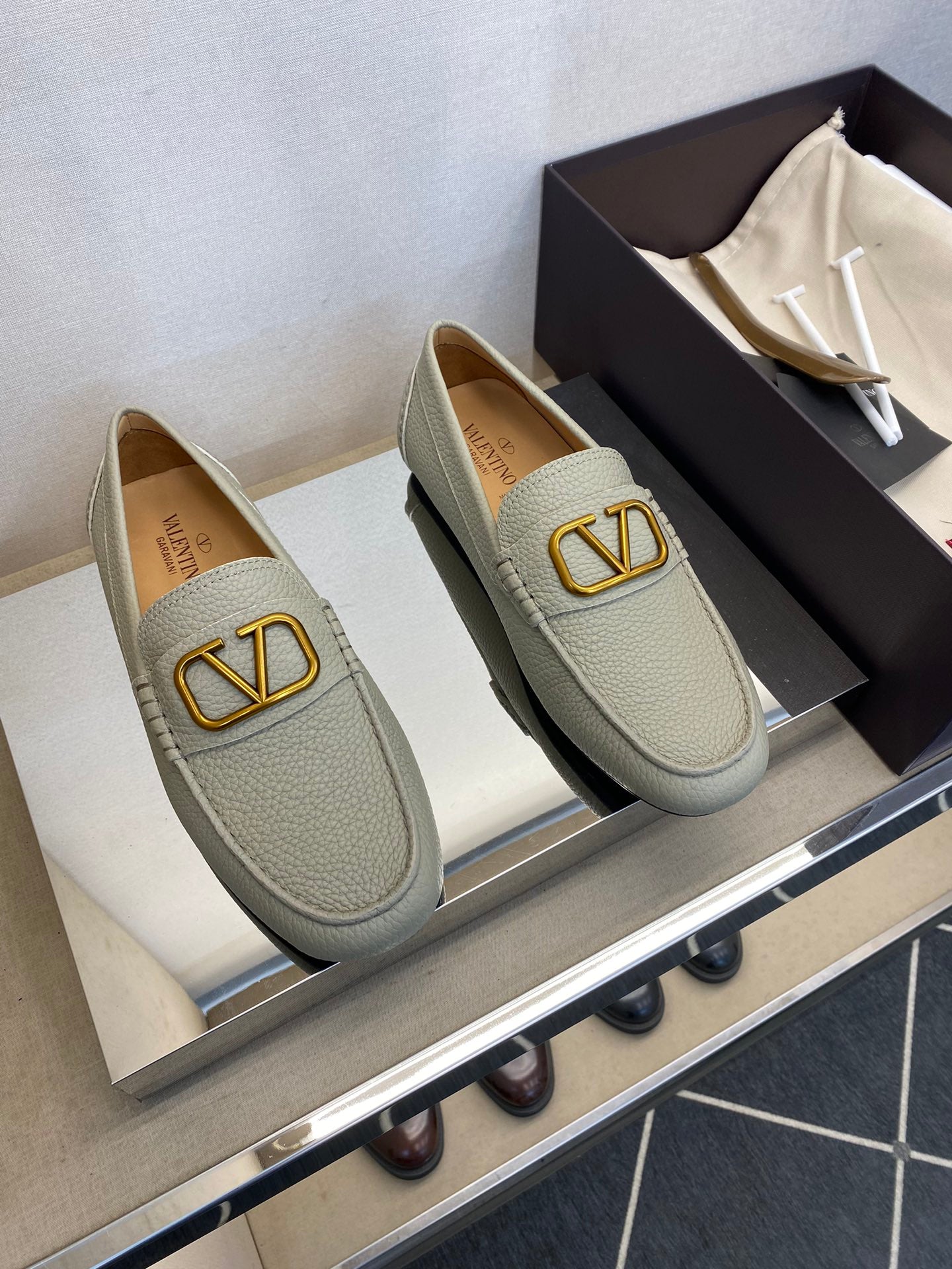 LuxluxHouse Best Quality Shoes Valentino