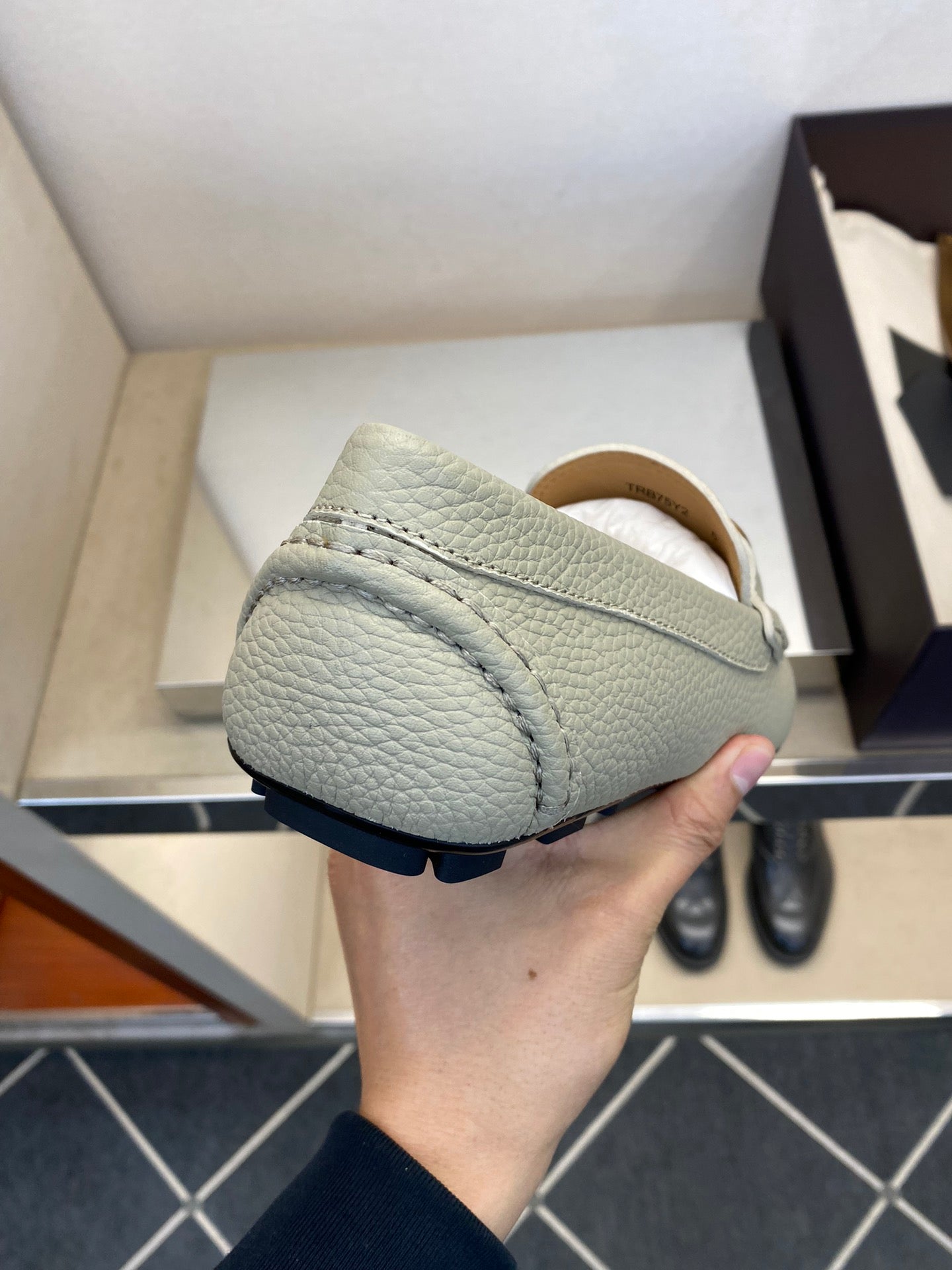 LuxluxHouse Best Quality Shoes Valentino