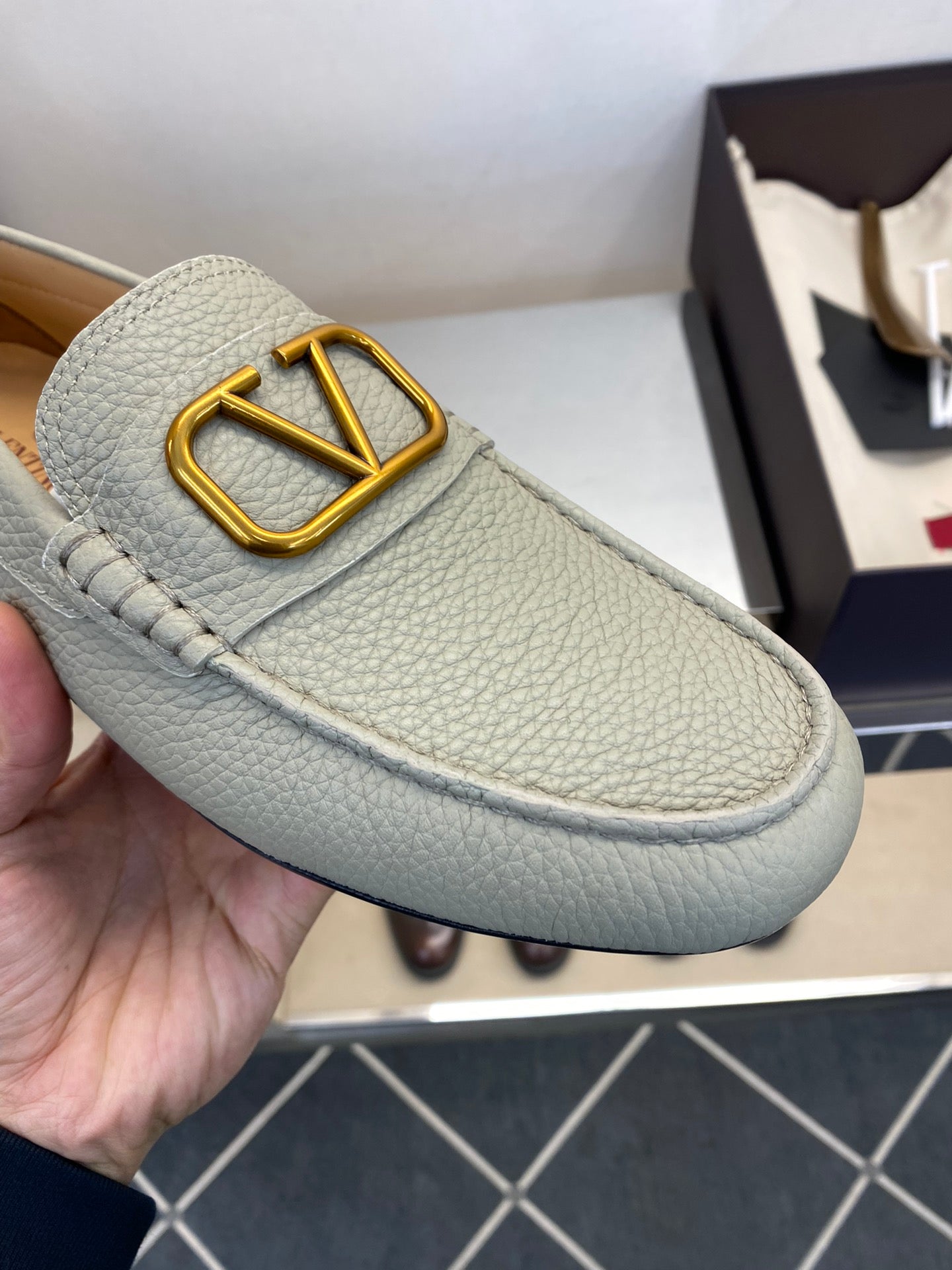 LuxluxHouse Best Quality Shoes Valentino