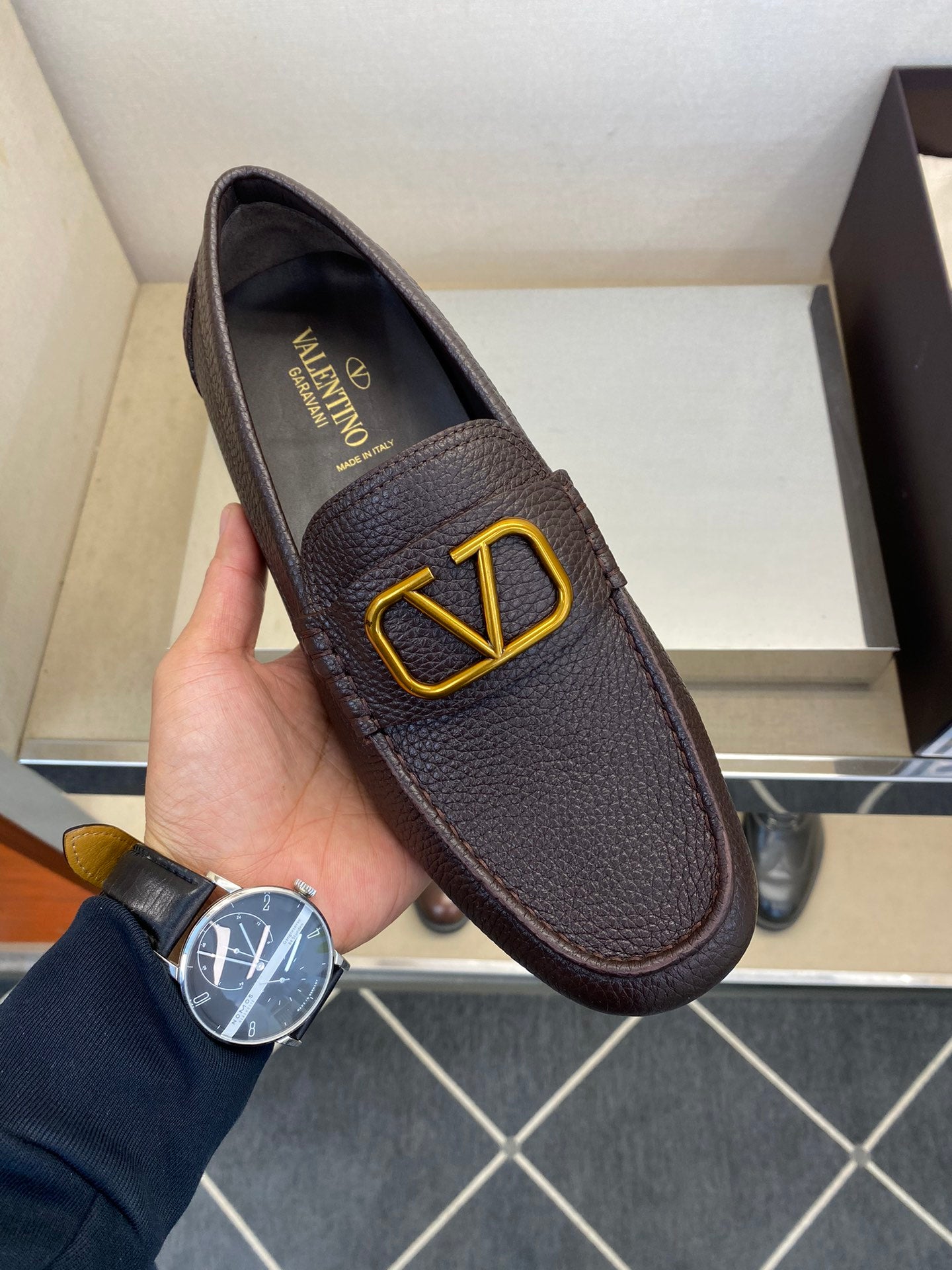 LuxluxHouse Best Quality Shoes Valentino