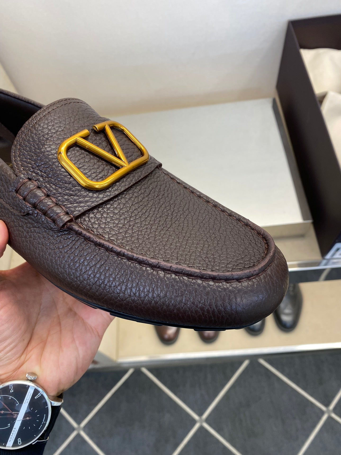 LuxluxHouse Best Quality Shoes Valentino