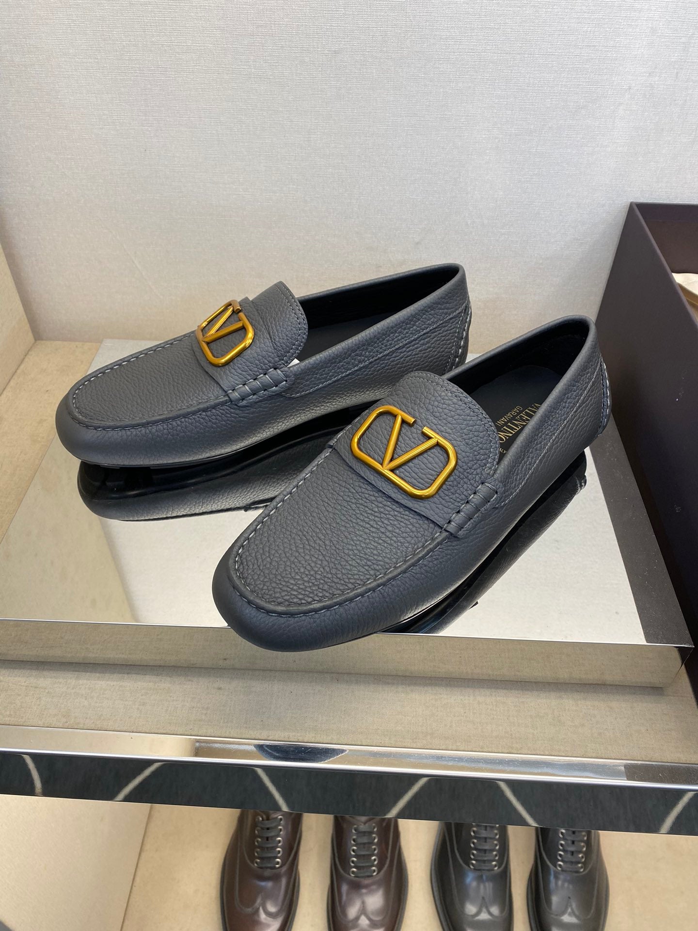 LuxluxHouse Best Quality Shoes Valentino