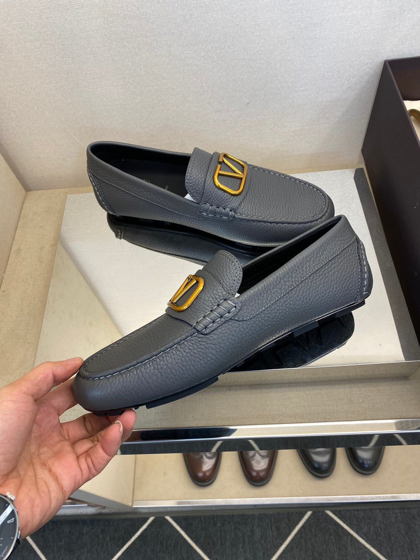 LuxluxHouse Best Quality Shoes Valentino
