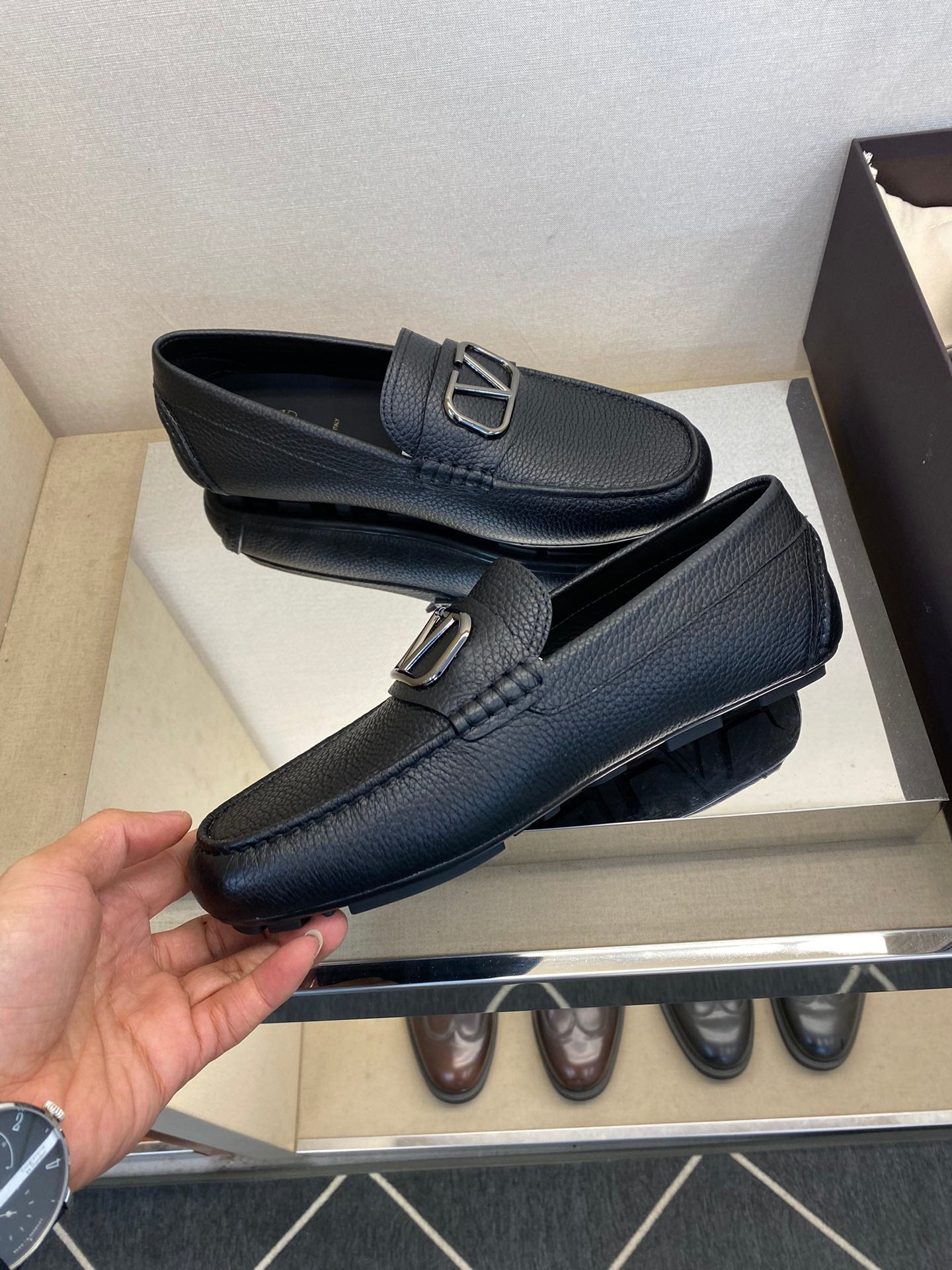LuxluxHouse Best Quality Shoes Valentino