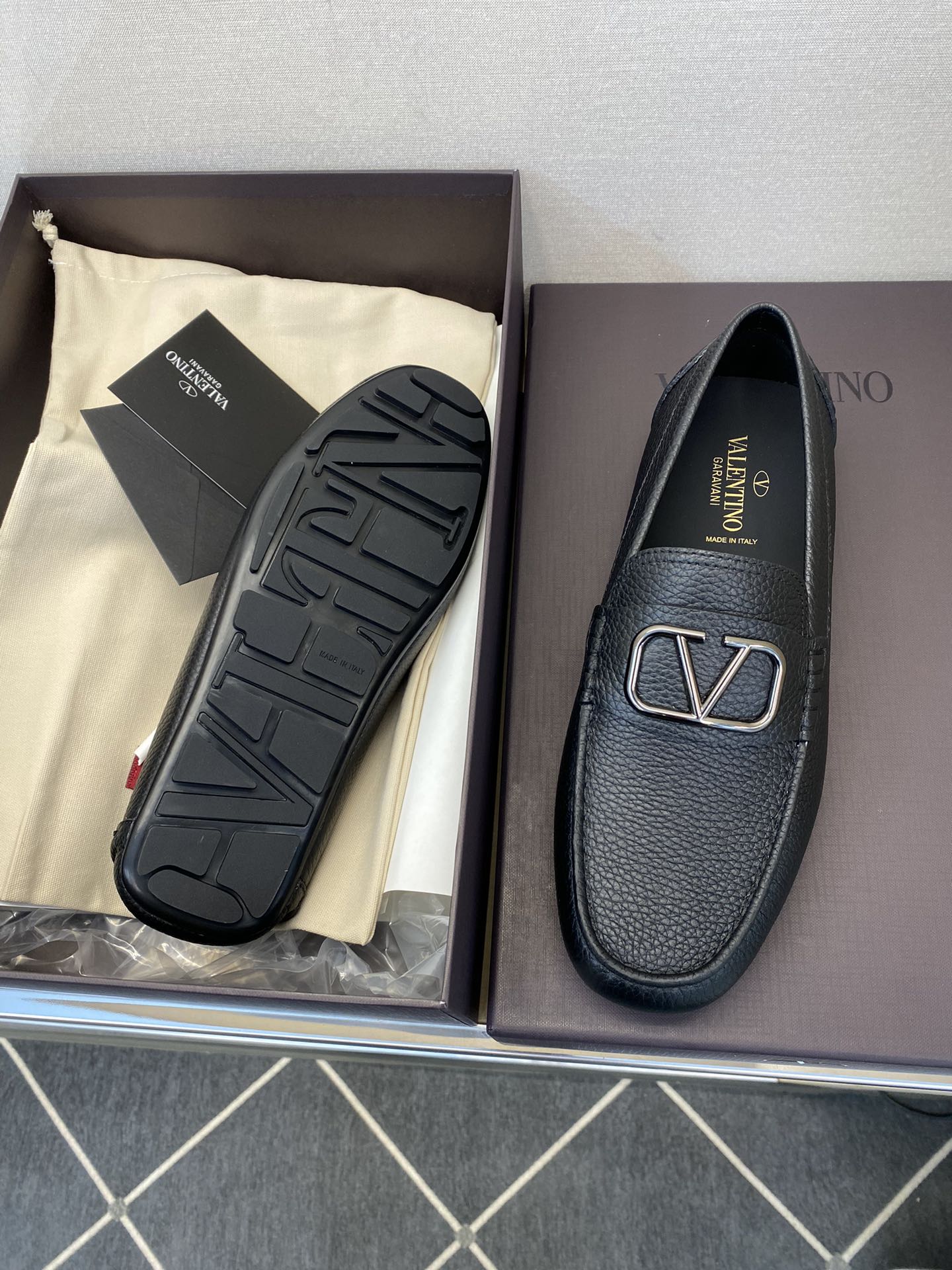 LuxluxHouse Best Quality Shoes Valentino