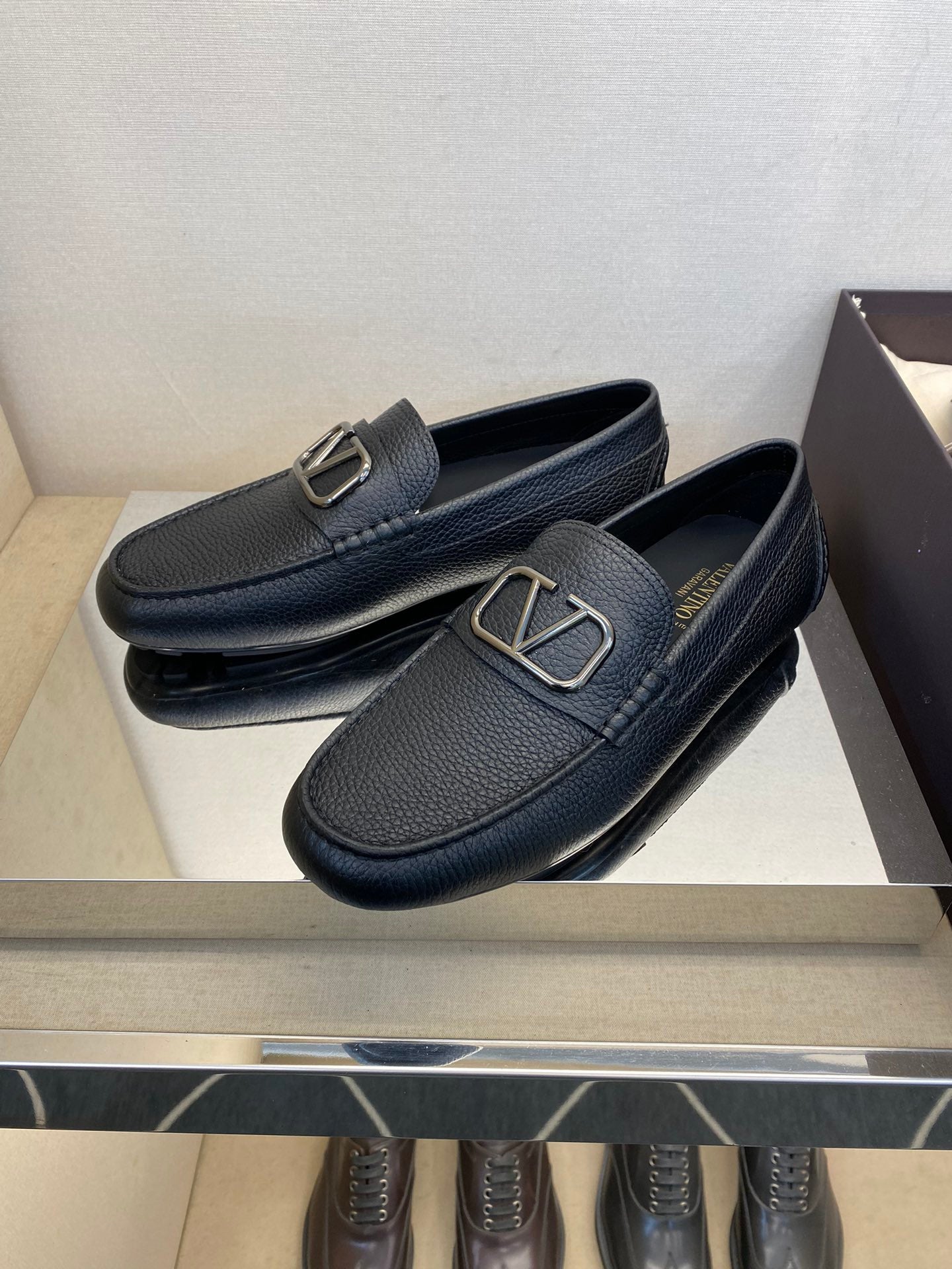 LuxluxHouse Best Quality Shoes Valentino