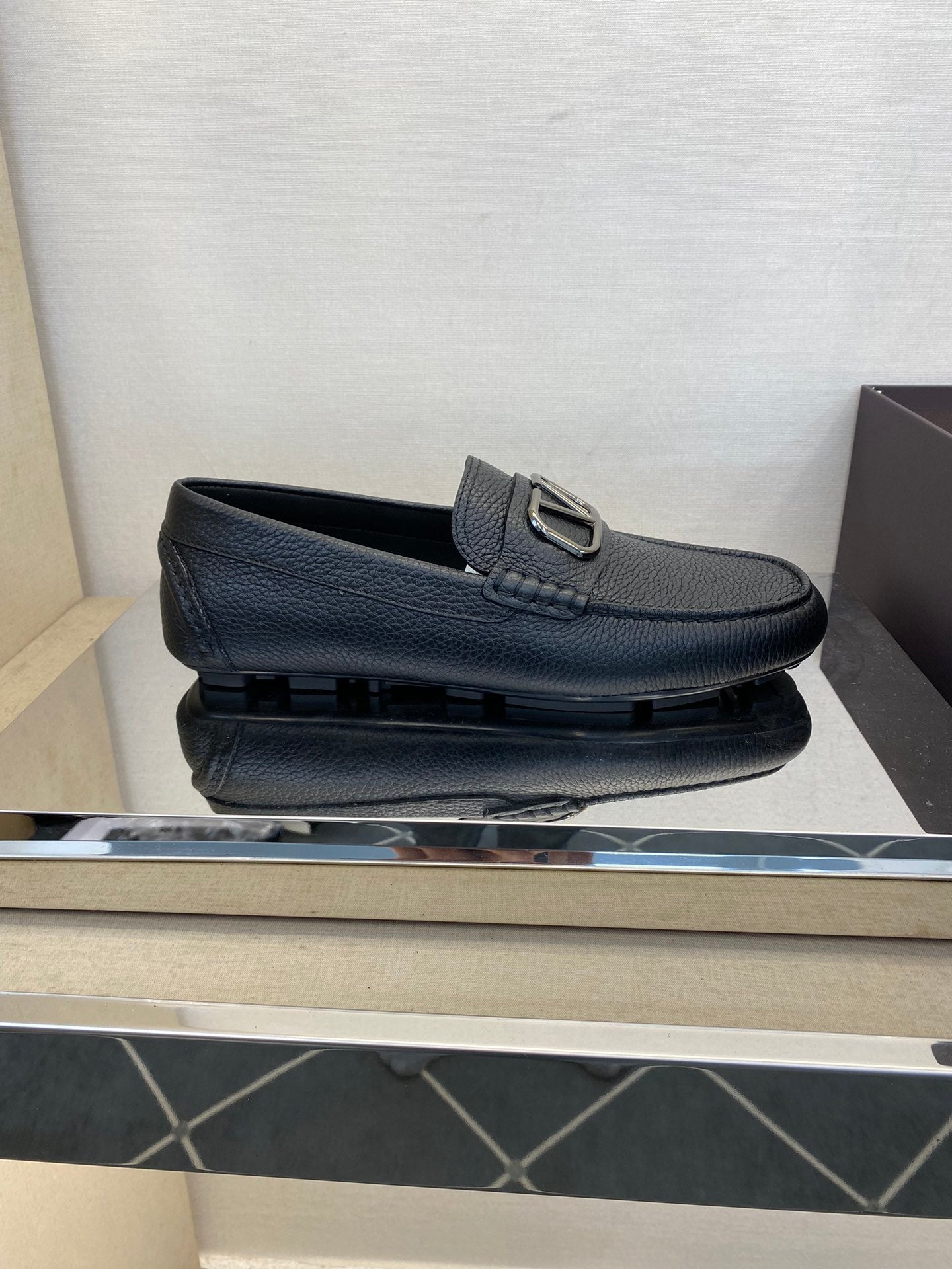 LuxluxHouse Best Quality Shoes Valentino
