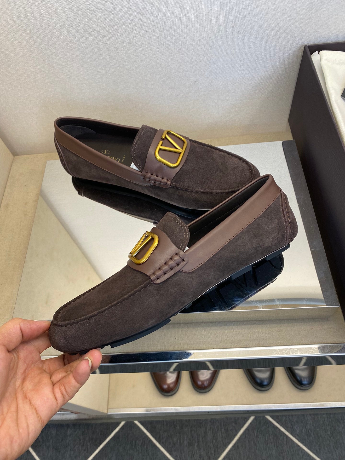 LuxluxHouse Best Quality Shoes Valentino