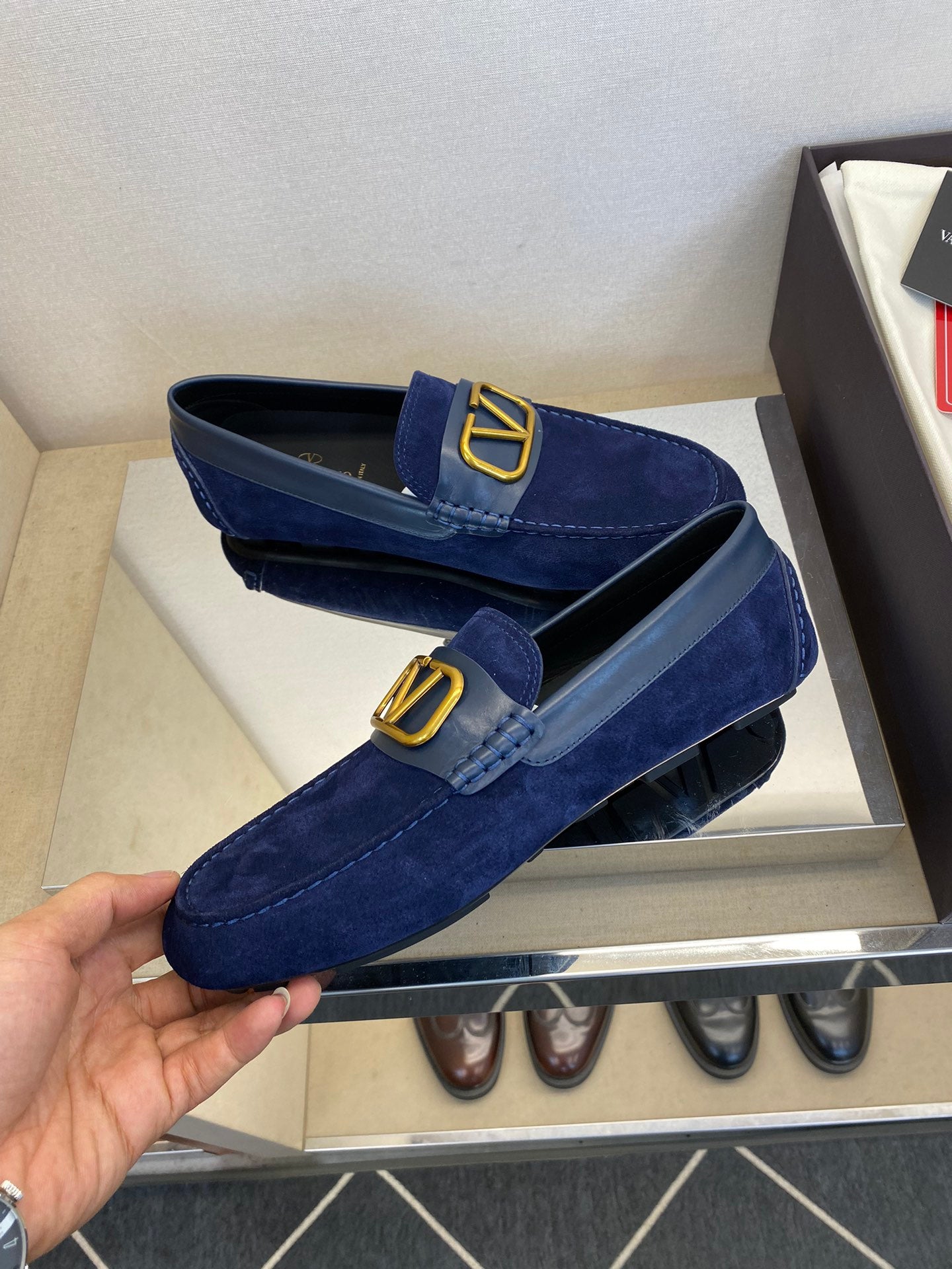 LuxluxHouse Best Quality Shoes Valentino