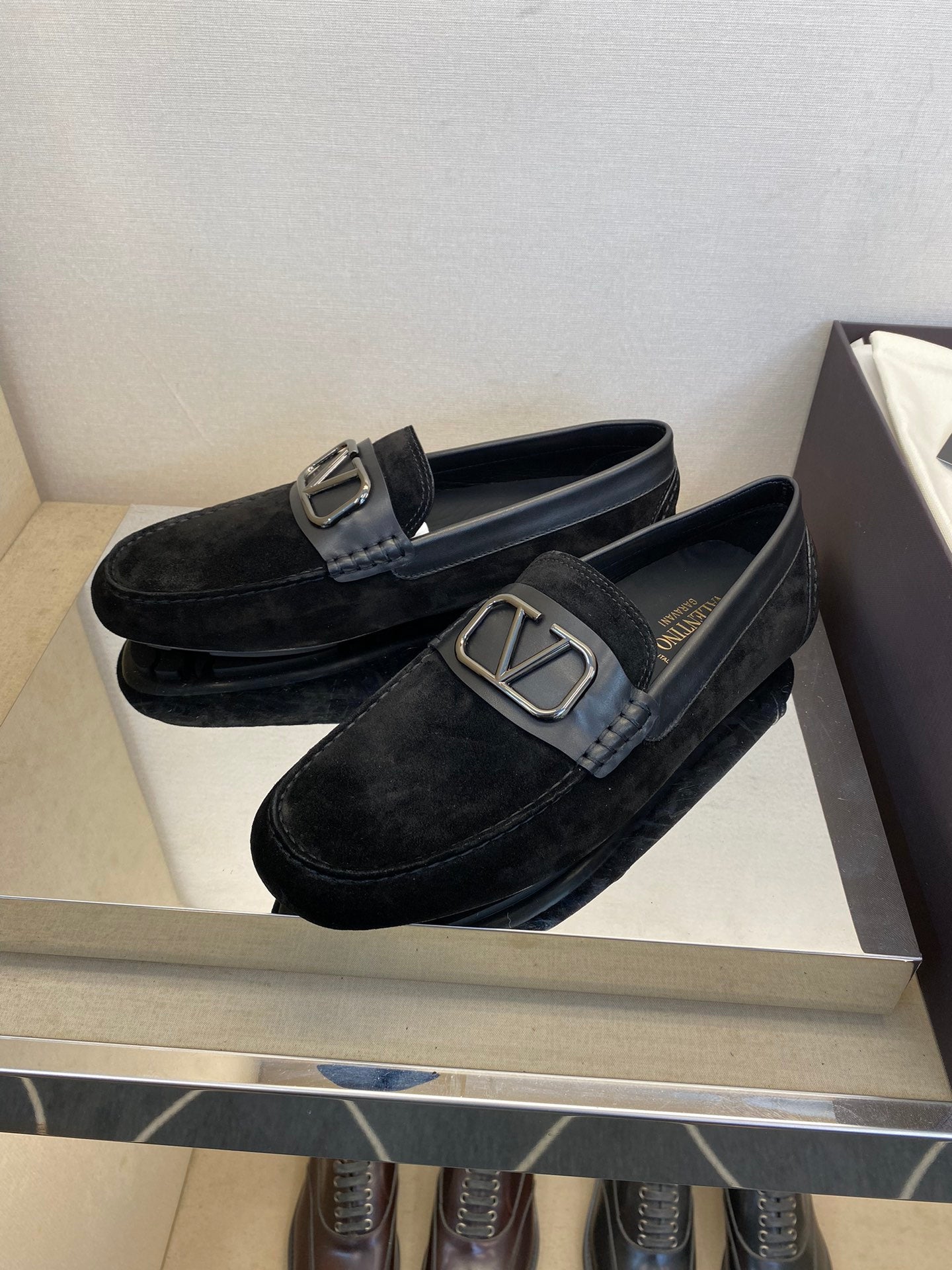 LuxluxHouse Best Quality Shoes Valentino