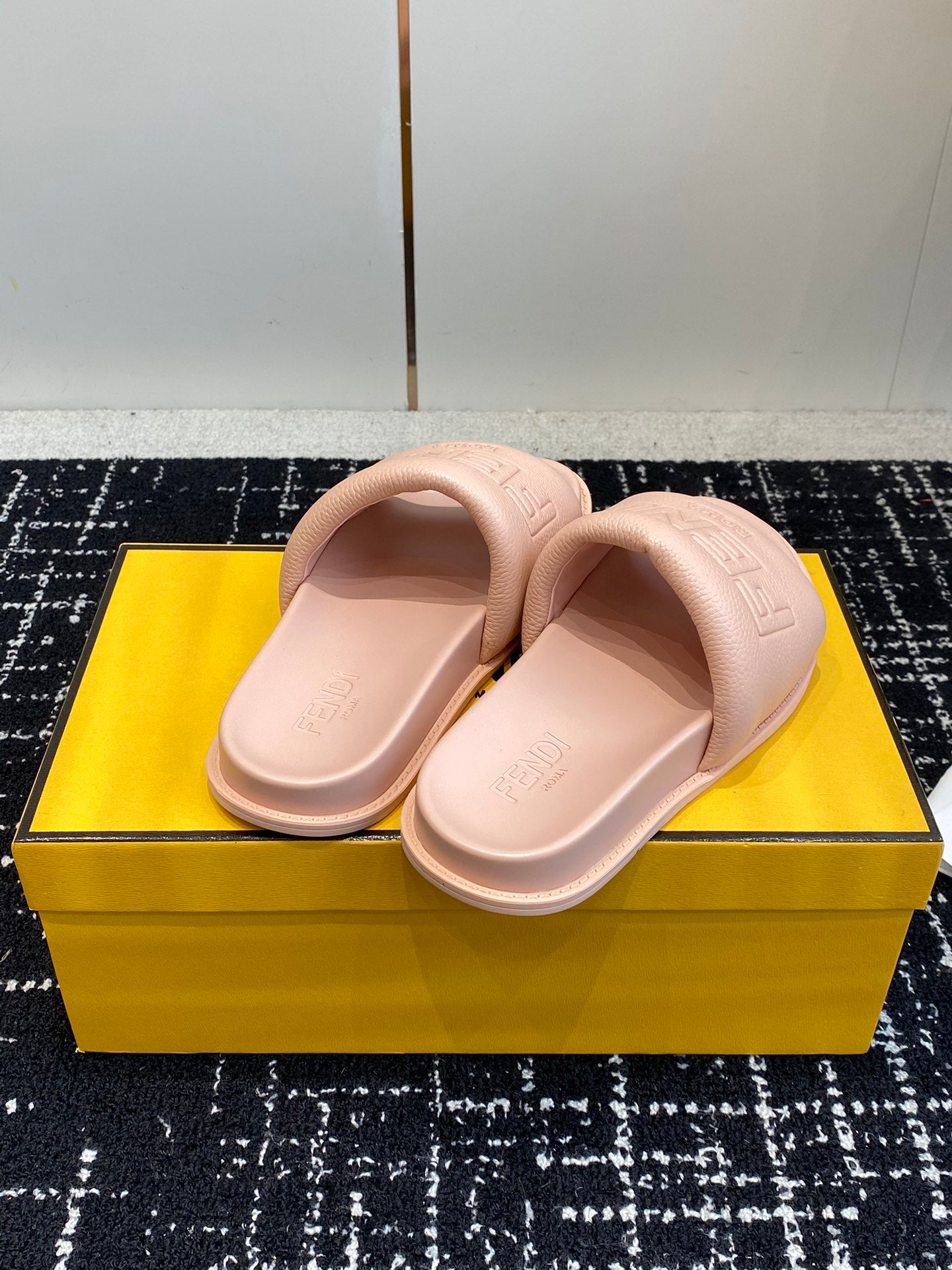 LuxluxHouse Best Quality Sandals Fendi