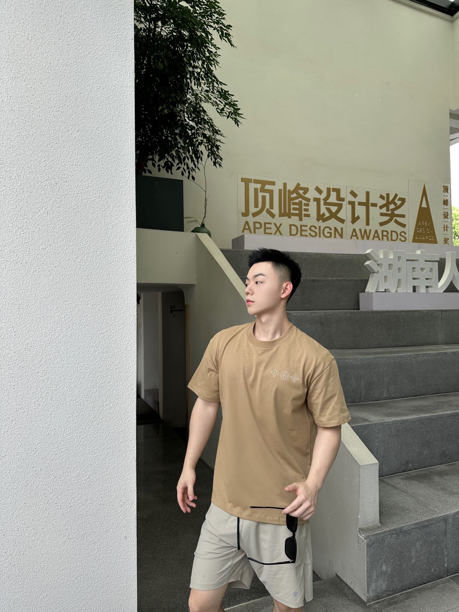 LuxluxHouse Best Quality Clothes T-shirt Louis Vuitton