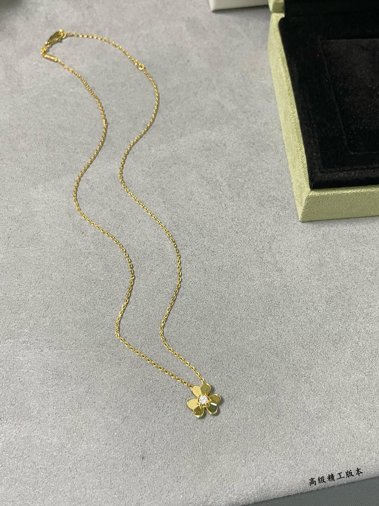 LuxluxHouse Best Quality Accessories Van Cleef & Arpels