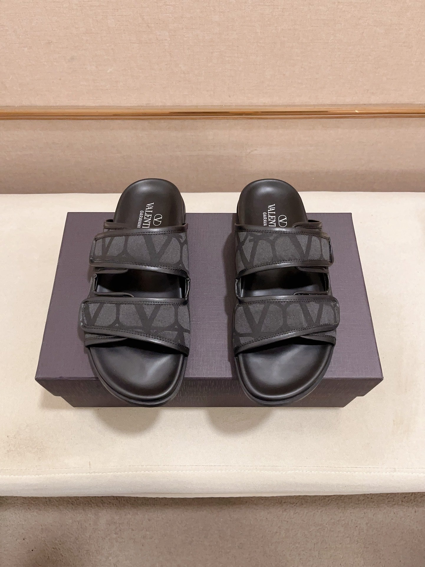 LuxluxHouse Best Quality Sandals Valentino