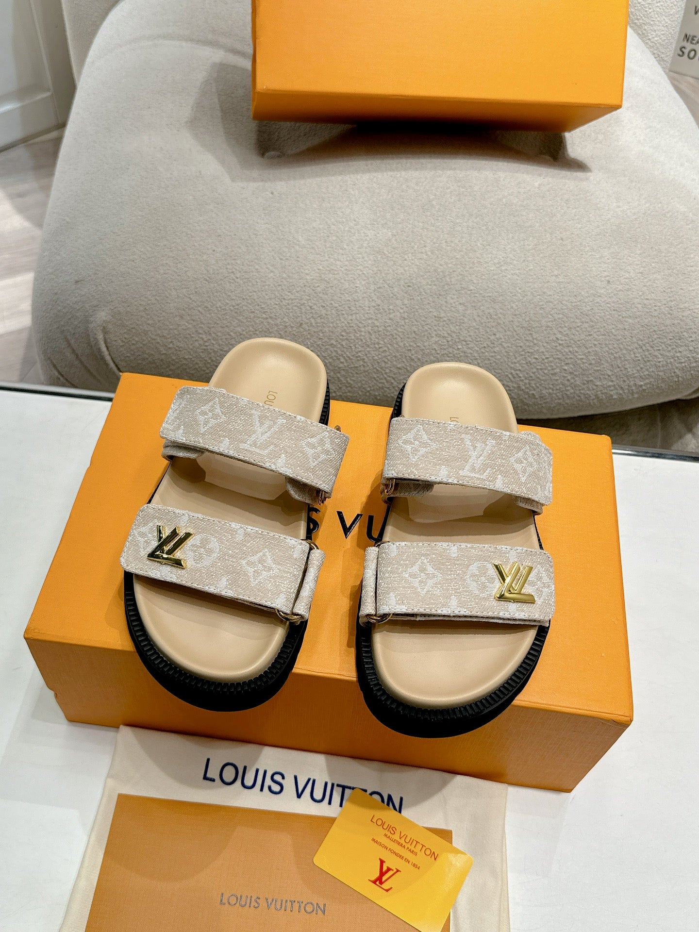 LuxluxHouse Best Quality Women Shoes Louis Vuitton