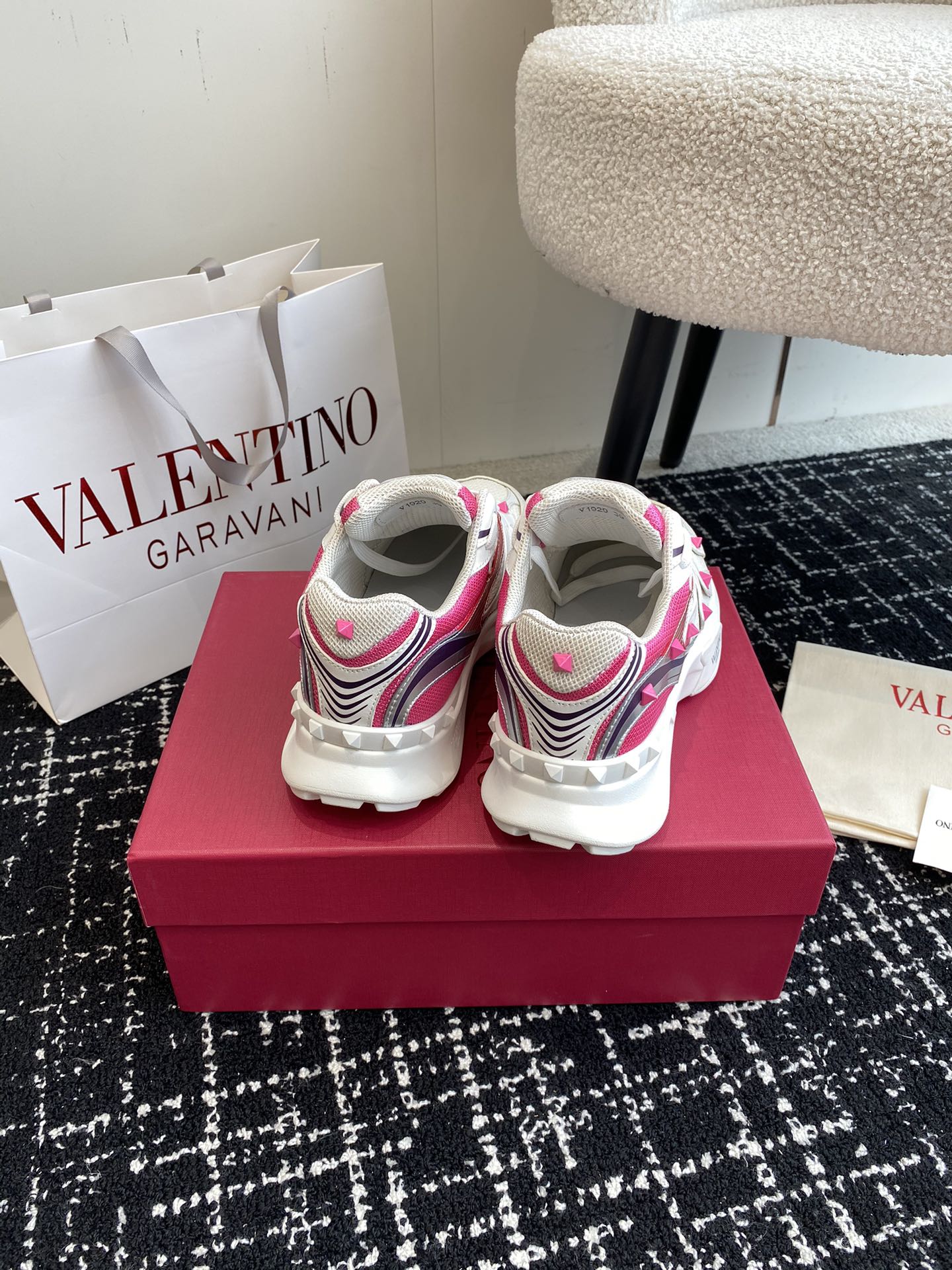 LuxluxHouse Best Quality Shoes Valentino