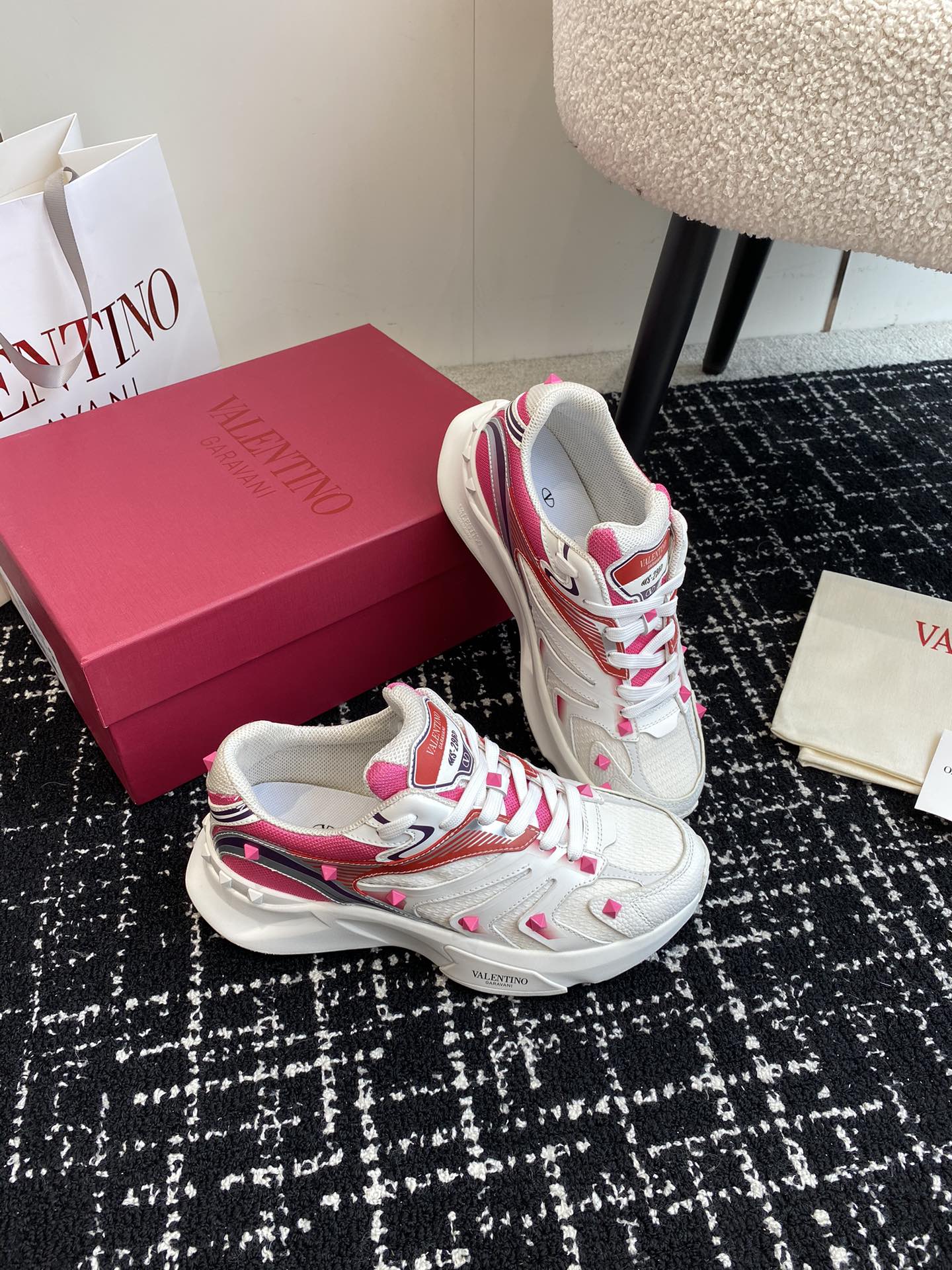 LuxluxHouse Best Quality Shoes Valentino