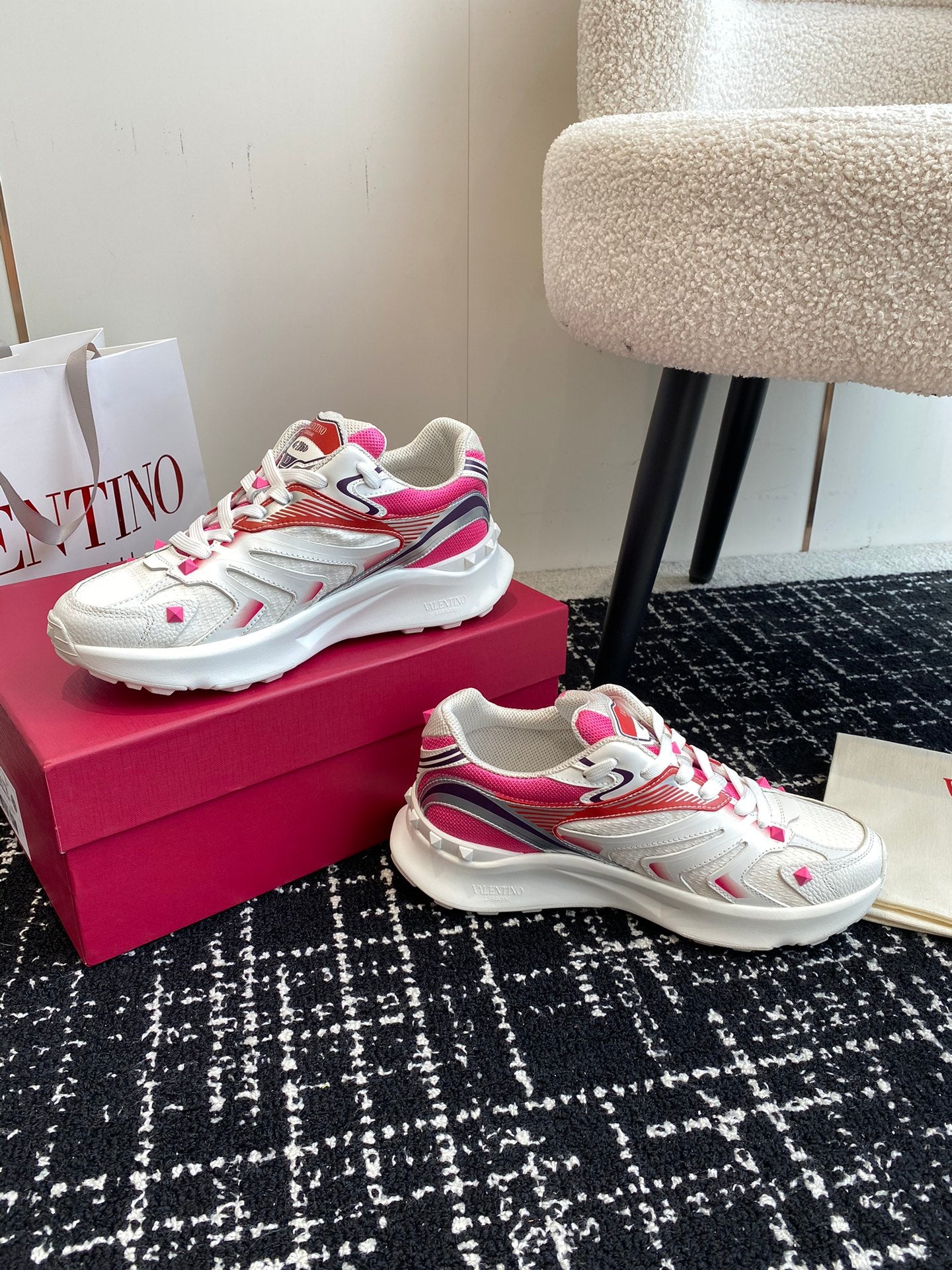 LuxluxHouse Best Quality Shoes Valentino