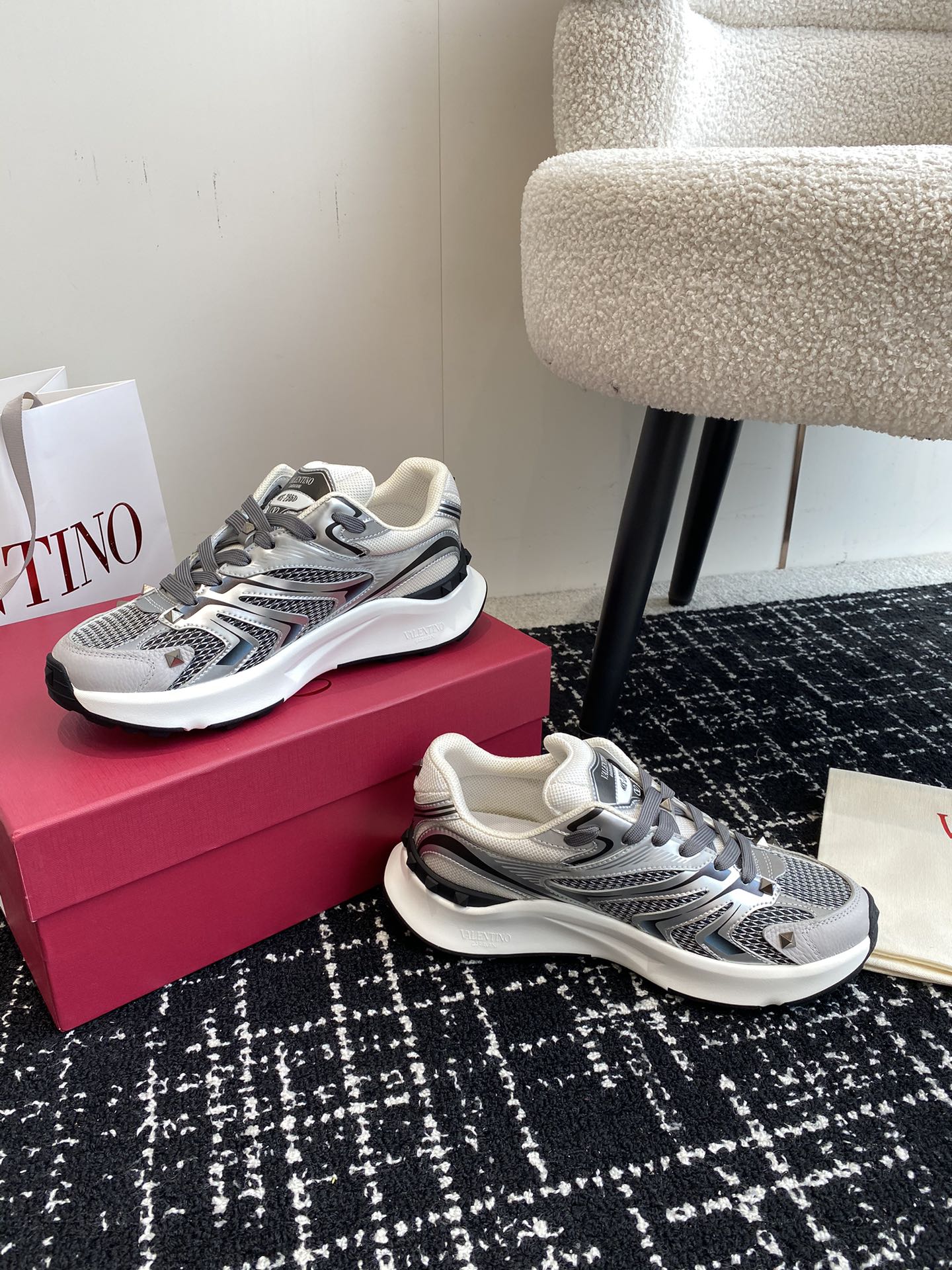 LuxluxHouse Best Quality Shoes Valentino